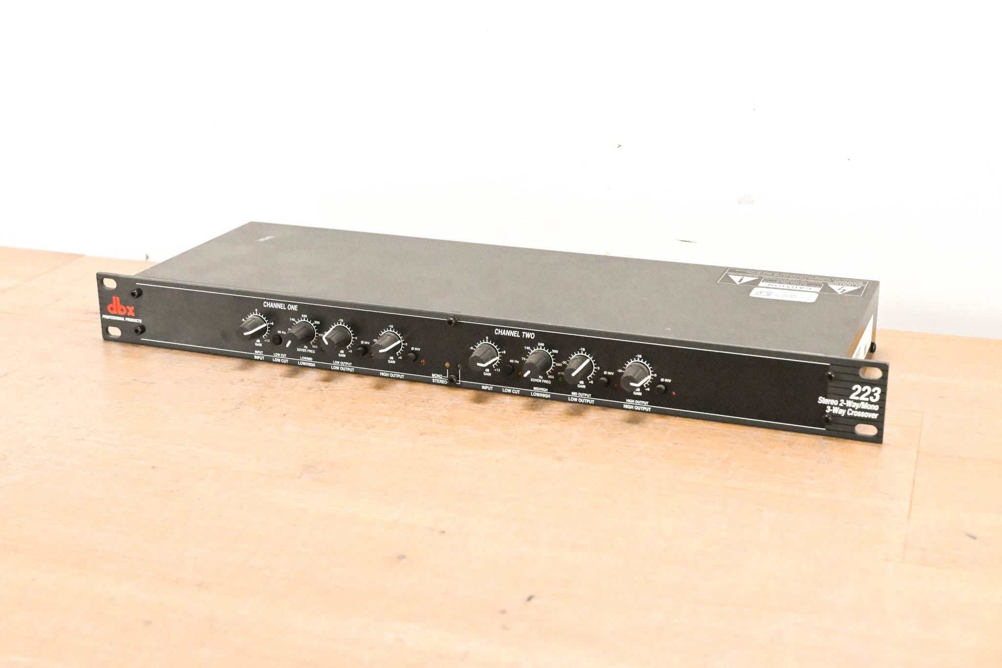 dbx 223 Stereo 2-Way / Mono 3-Way Crossover