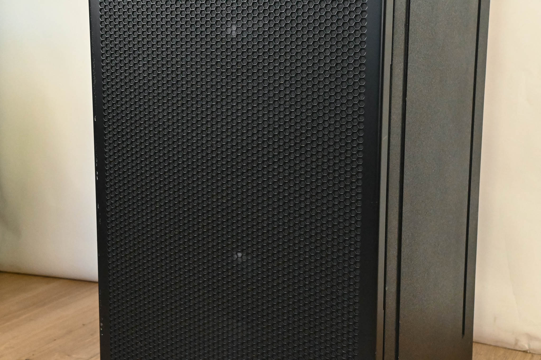 Meyer Sound 700-HP UltraHigh-Power Dual 18" Powered Subwoofer