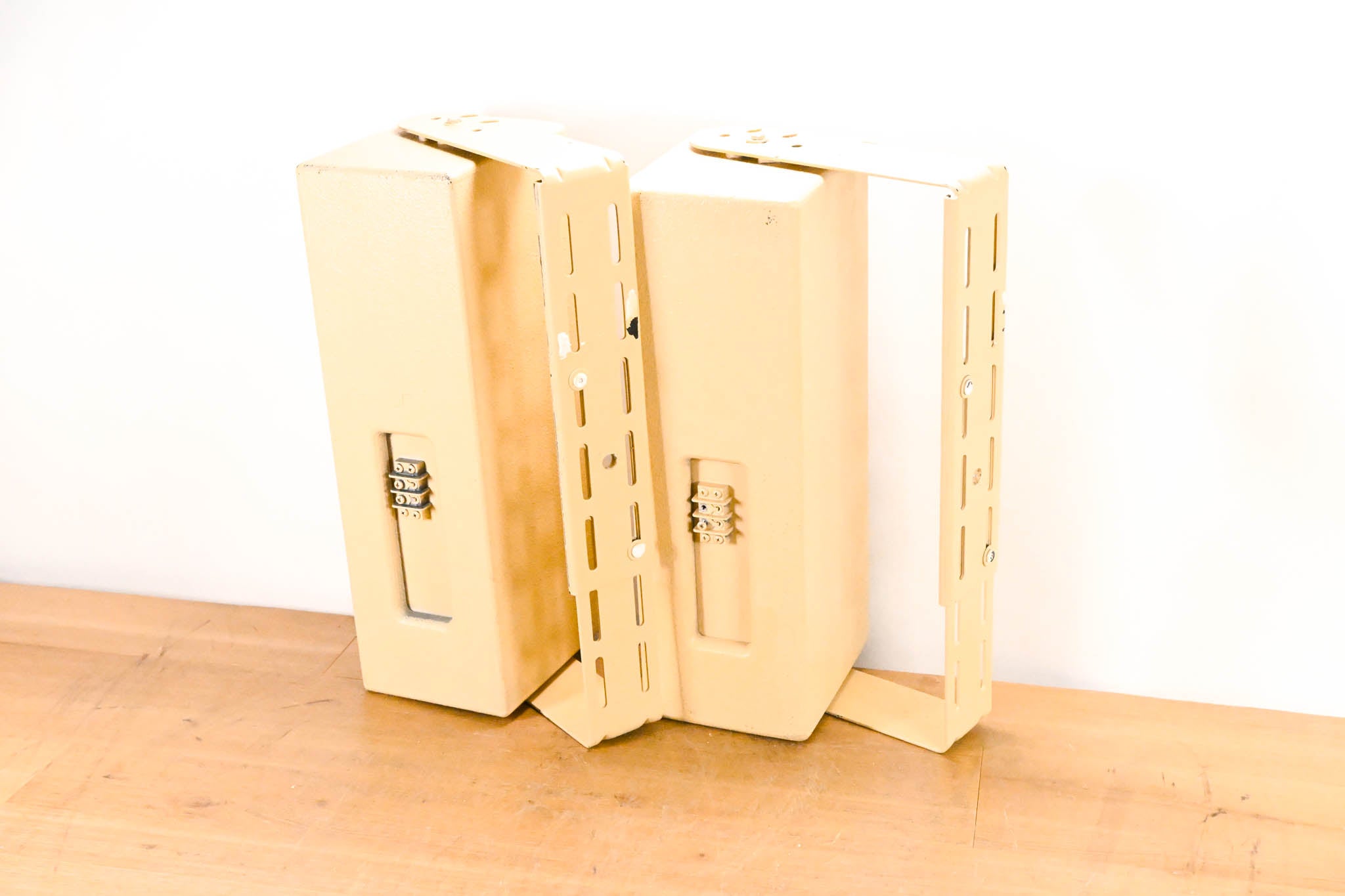 EAW UB52 Two-Way Full-Range Loudspeaker (PAIR)