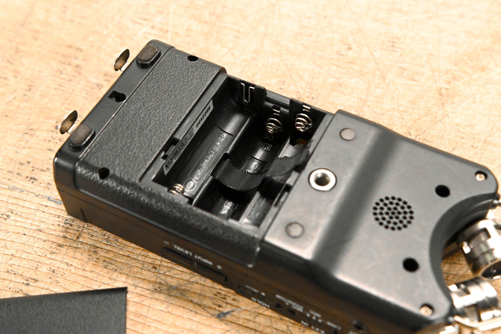 TASCAM DR-40 Handheld 4-Track Recorder