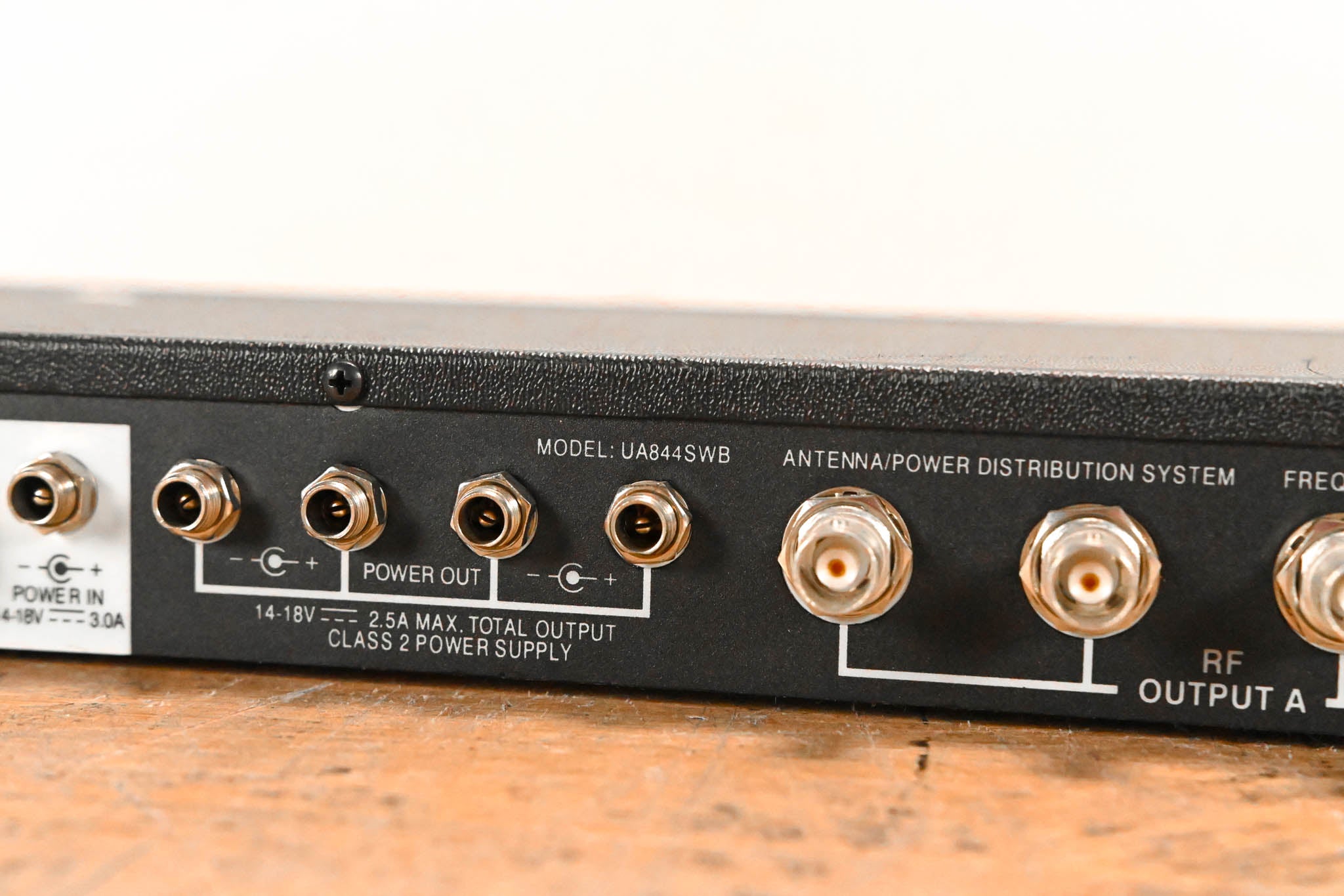 Shure UA844SWB Antenna Distribution System - 470-952 MHz NO POWER SUPPLY