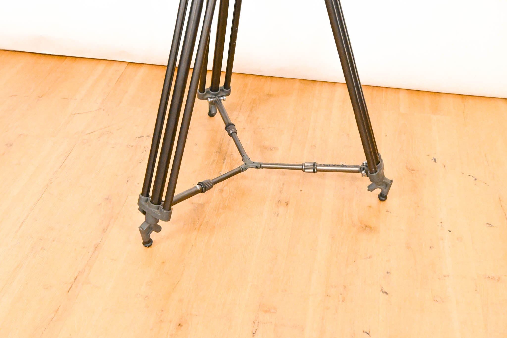 Libec H22 DV Fluid Head with T58 Tripod Legs
