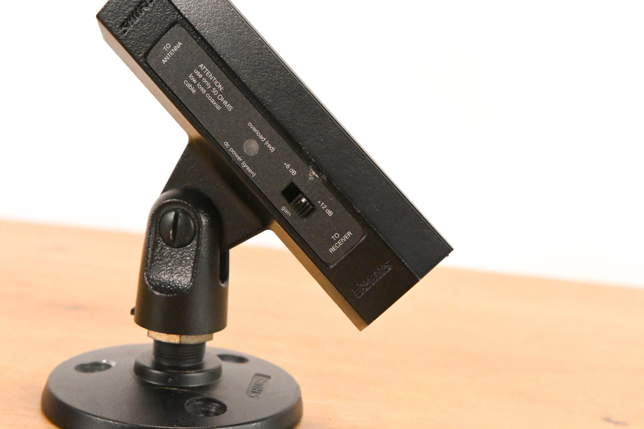 Shure UA834WB In-Line Antenna Amplifier with Stand - 470-900 MHz