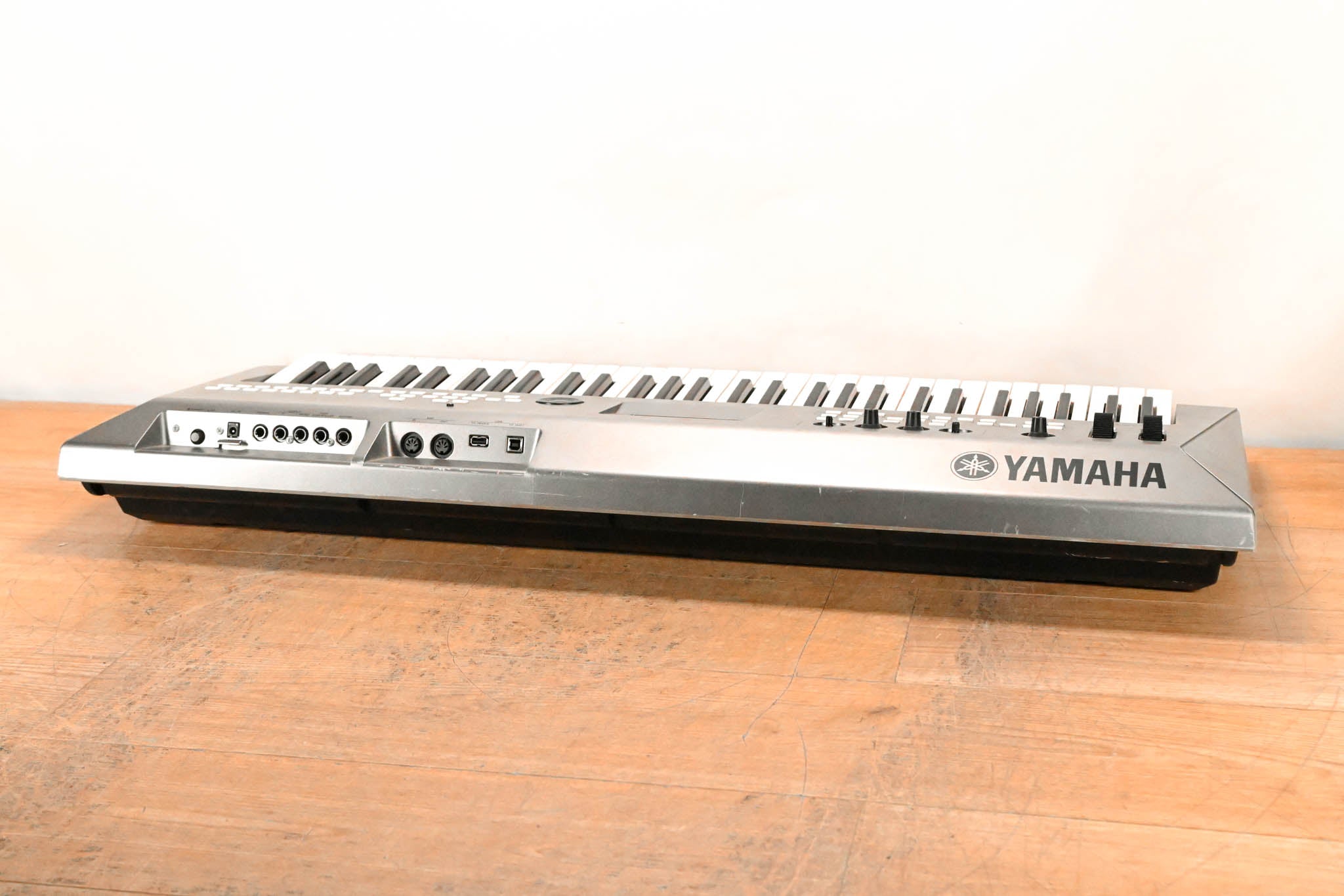 Yamaha MM6 61-Key Synthesizer Keyboard (NO POWER SUPPLY)