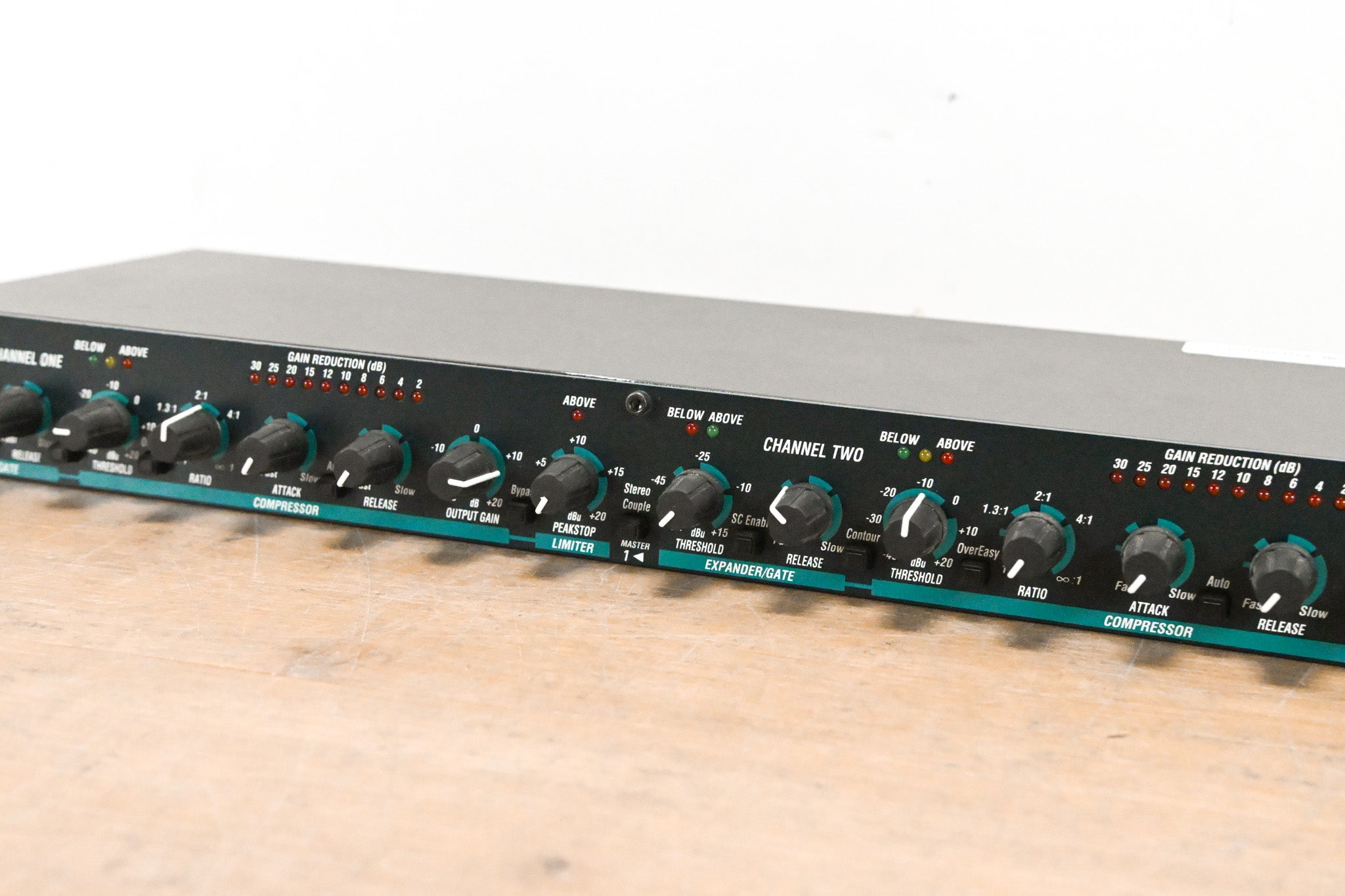 dbx 166XL 2-Channel Compressor/Limiter/Gate
