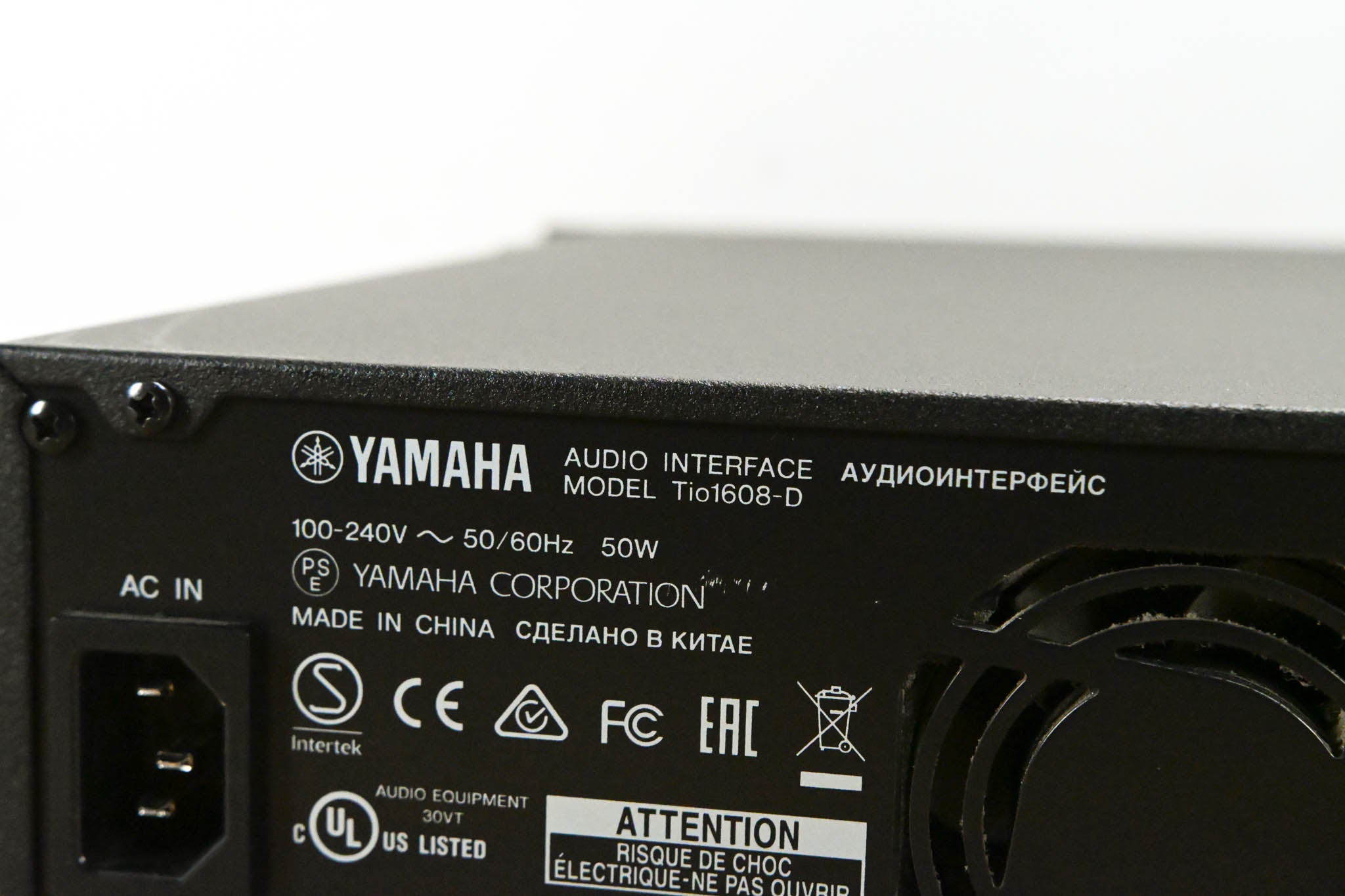 Yamaha Tio1608-D 16-Input/8-Output Dante Stagebox for TF Series Mixers