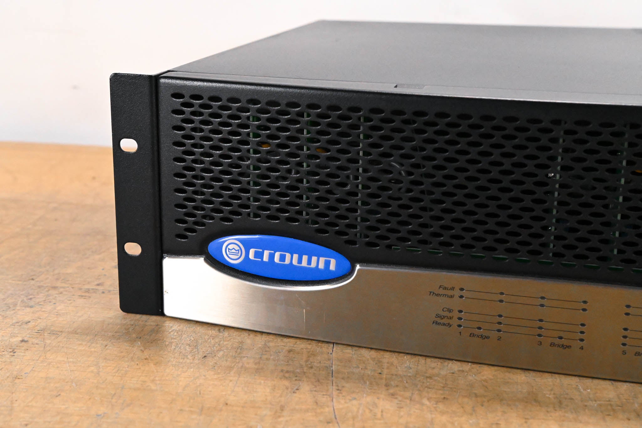 Crown CTs 8200 200W 8-Channel Power Amplifier