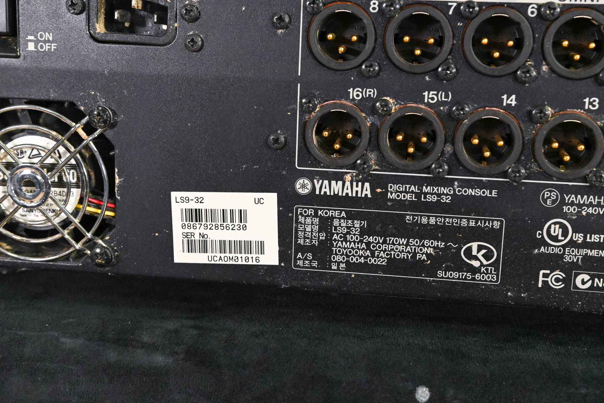 Yamaha LS9-32 32-Input Digital Mixing Console CG01SF2