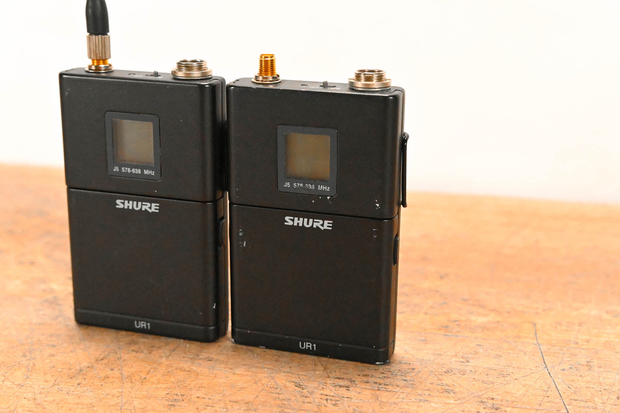 Shure UR4D+ Dual Wireless Receiver w/ two Bodypacks J5 Band: 578-638 MHz