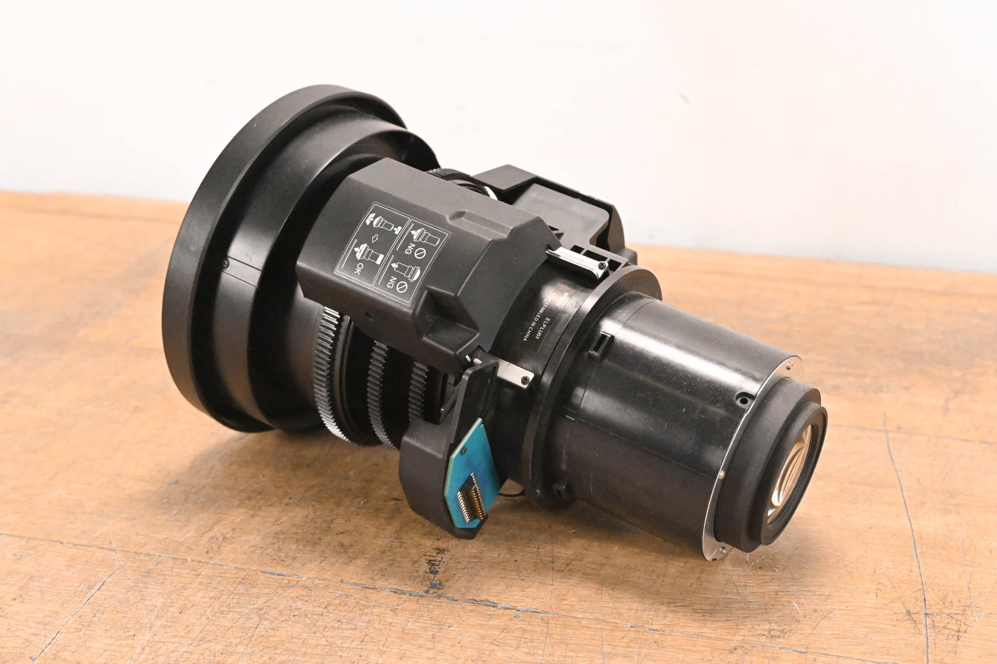 Epson ELPLU03 Wide Short Throw Zoom Lens #1