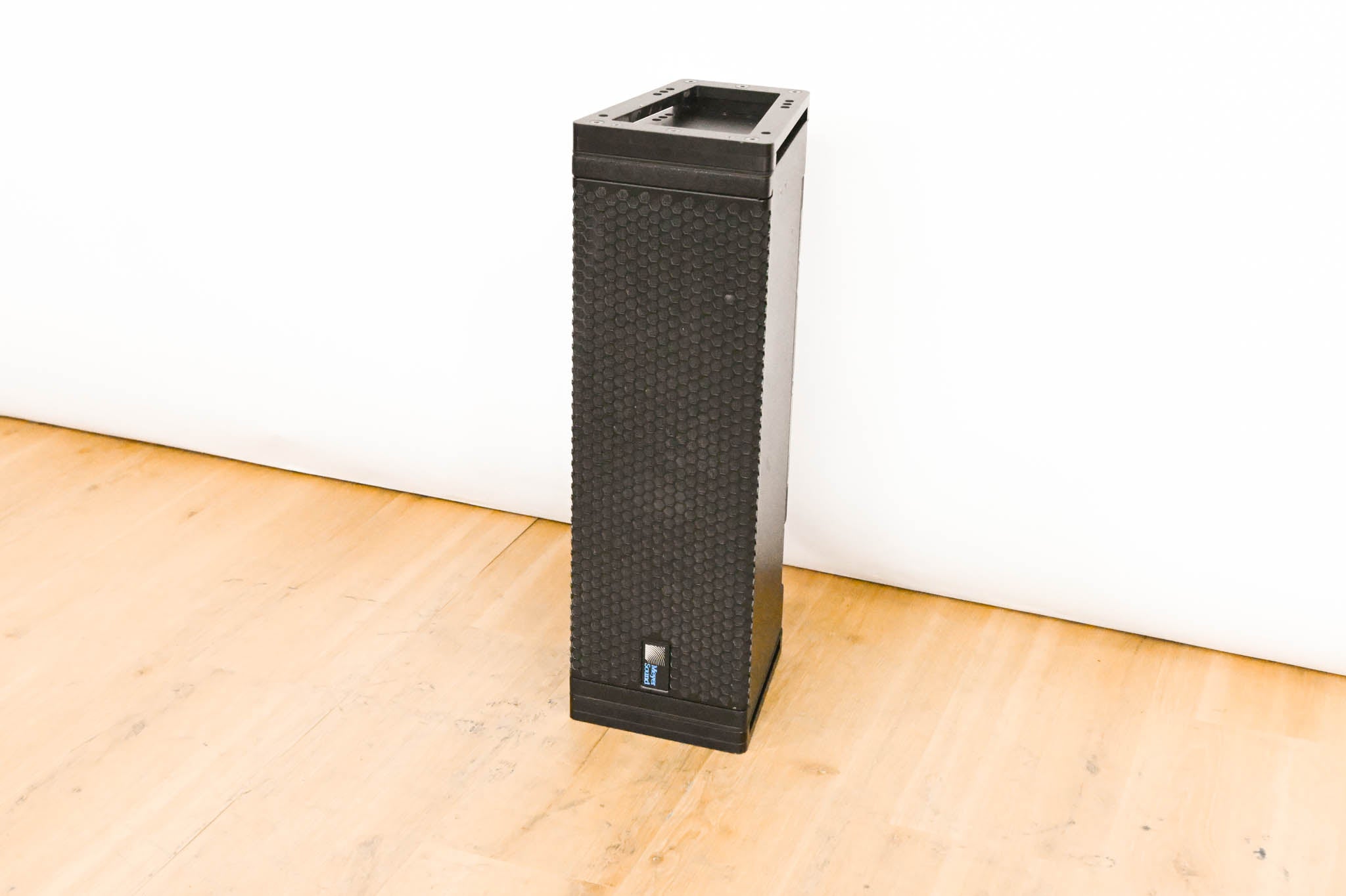 Meyer Sound M1D Ultra-Compact Curvilinear Array Loudspeaker