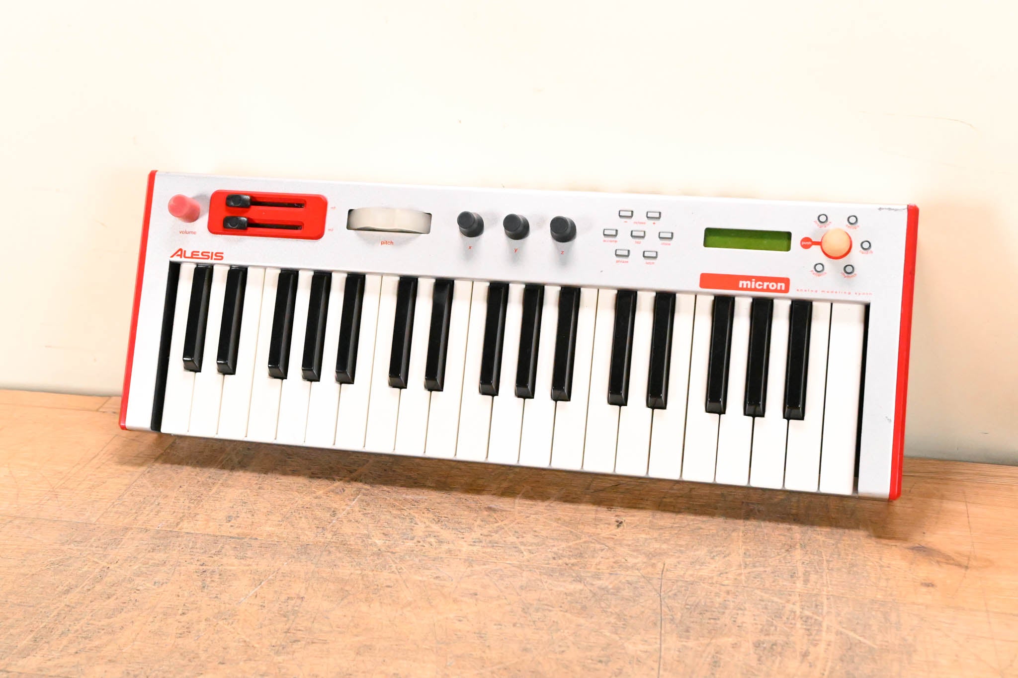 最終値下げ　美品！Alesis Micron シンセ 37鍵　基本動作確認済み。 美品！ Alesis Micron シンセサイザー 37鍵 基本動作確認済み。