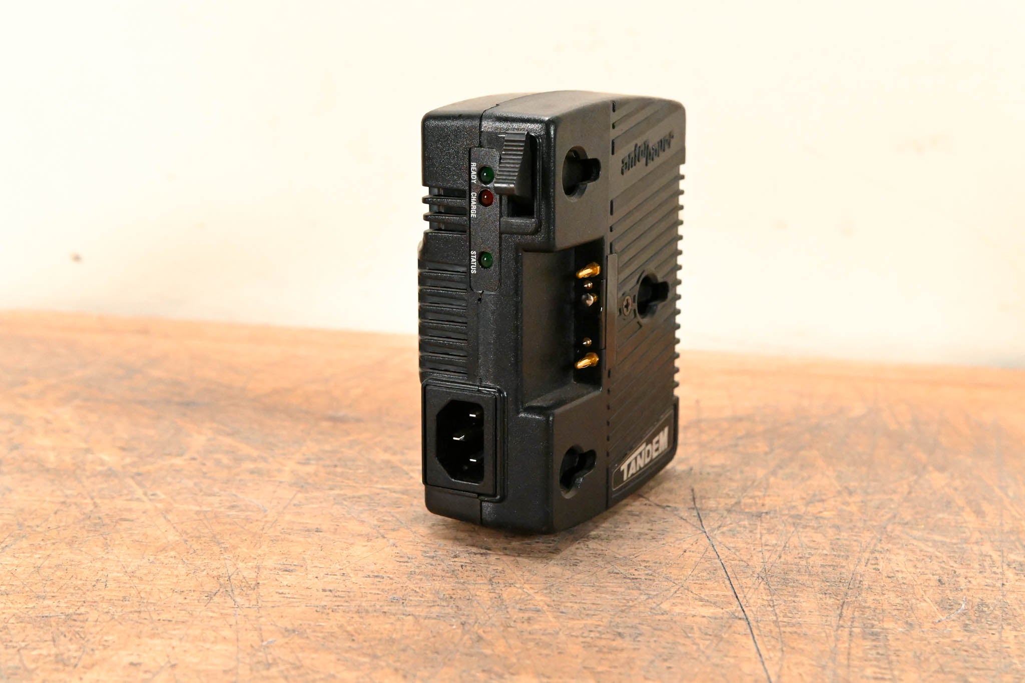 Anton Bauer Tandem-70 On-Camera AC Power/Charger