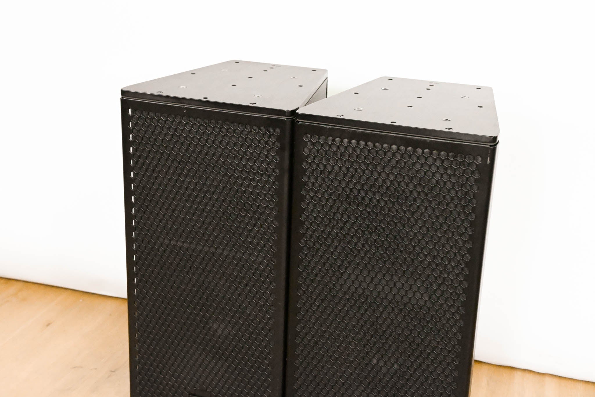 Meyer Sound UPJ-1P Compact VariO Loudspeaker (PAIR)