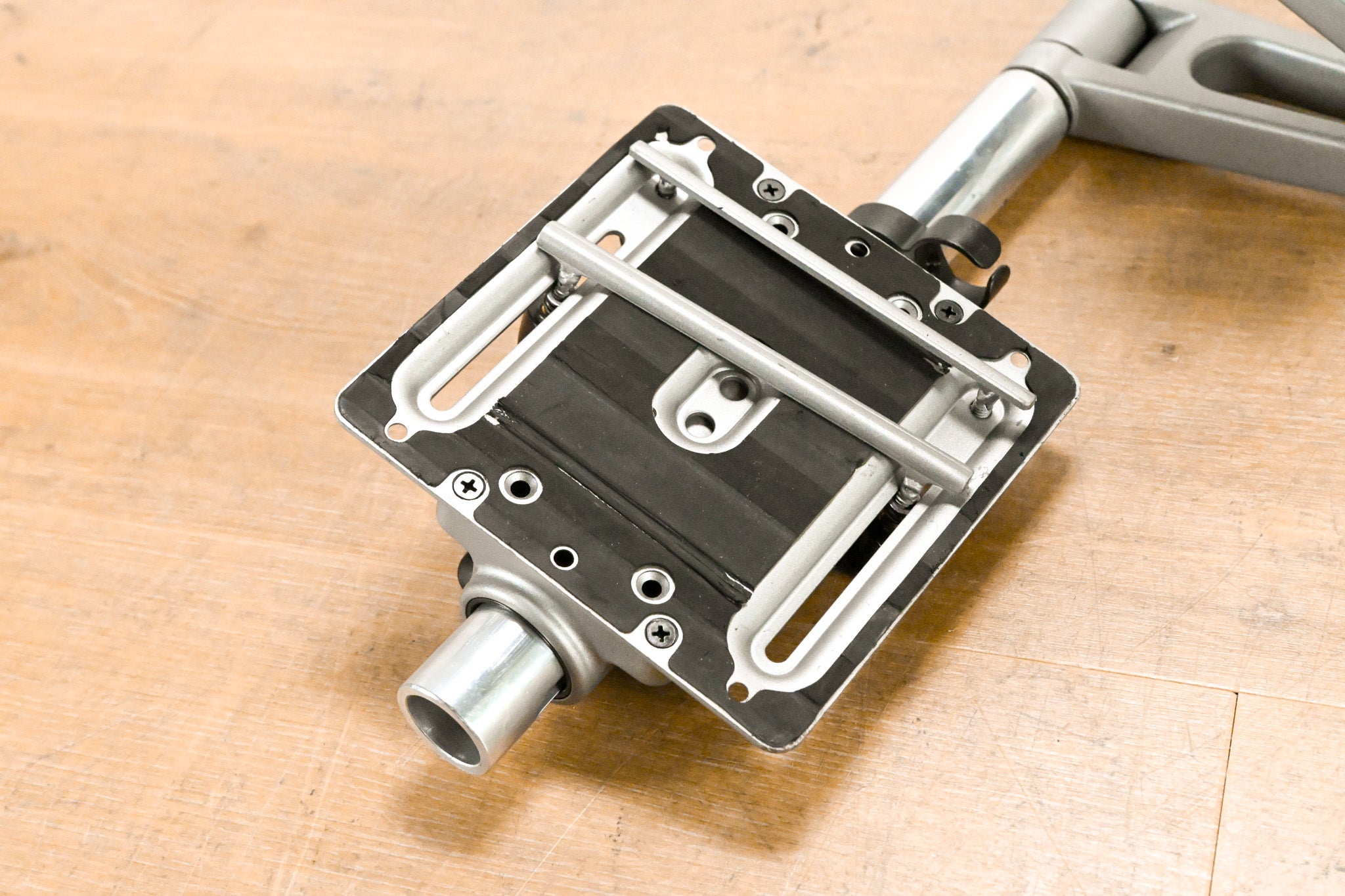 Humanscale M7 Adjustable Monitor Arm