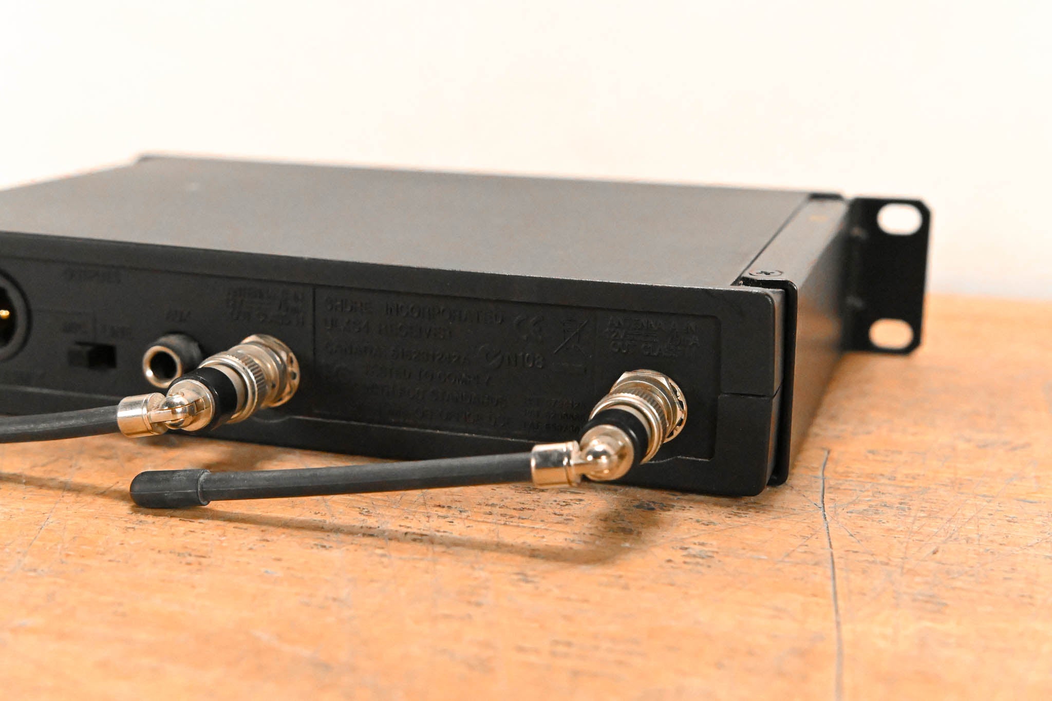 Shure ULXS4 Wireless Receiver - M1 Band: 662-698 MHz (NO POWER SUPPLY)