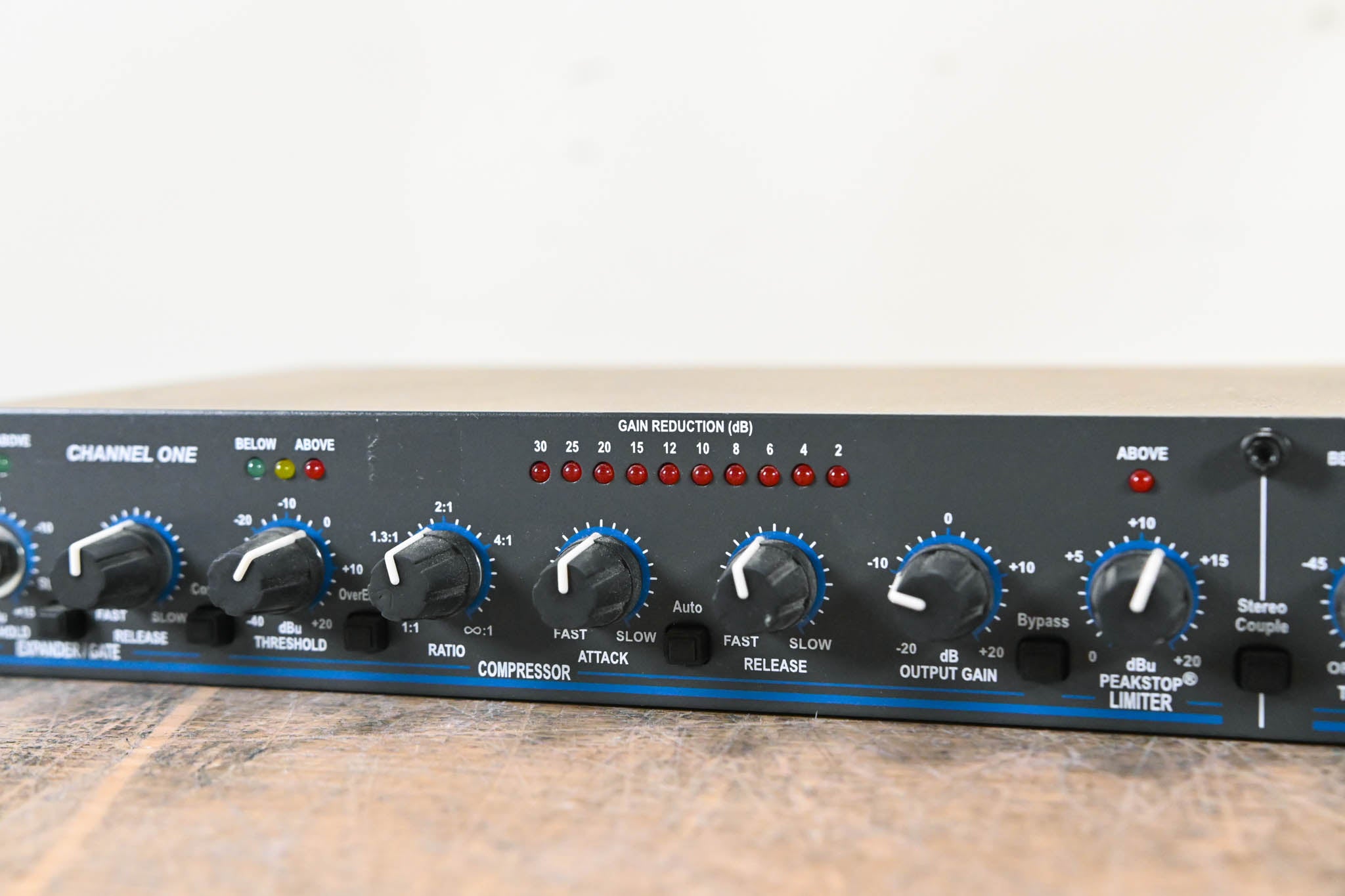 dbx 166XL 2-Channel Compressor/Limiter/Gate