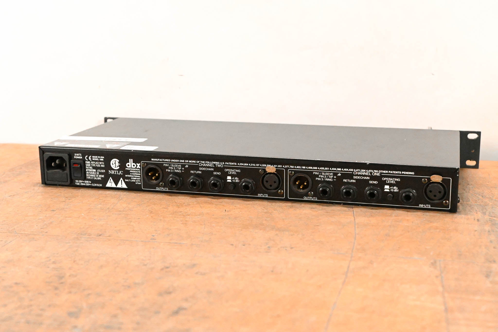 dbx 1066 2-Channel Compressor/Limiter/Gate