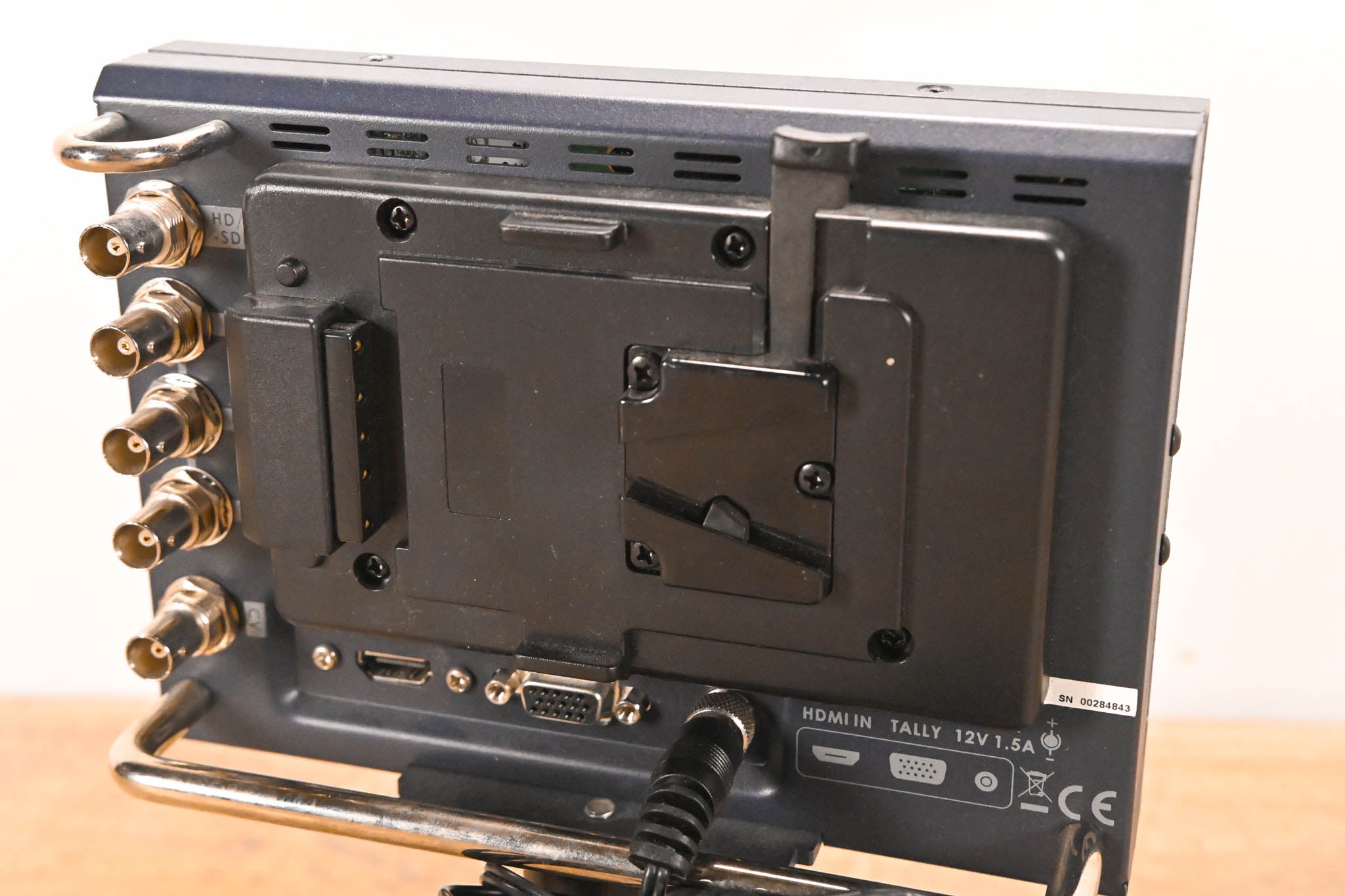 Datavideo TLM-700HD 7" HD/SD TFT LCD Monitor w/ V-Mount Battery Adapter