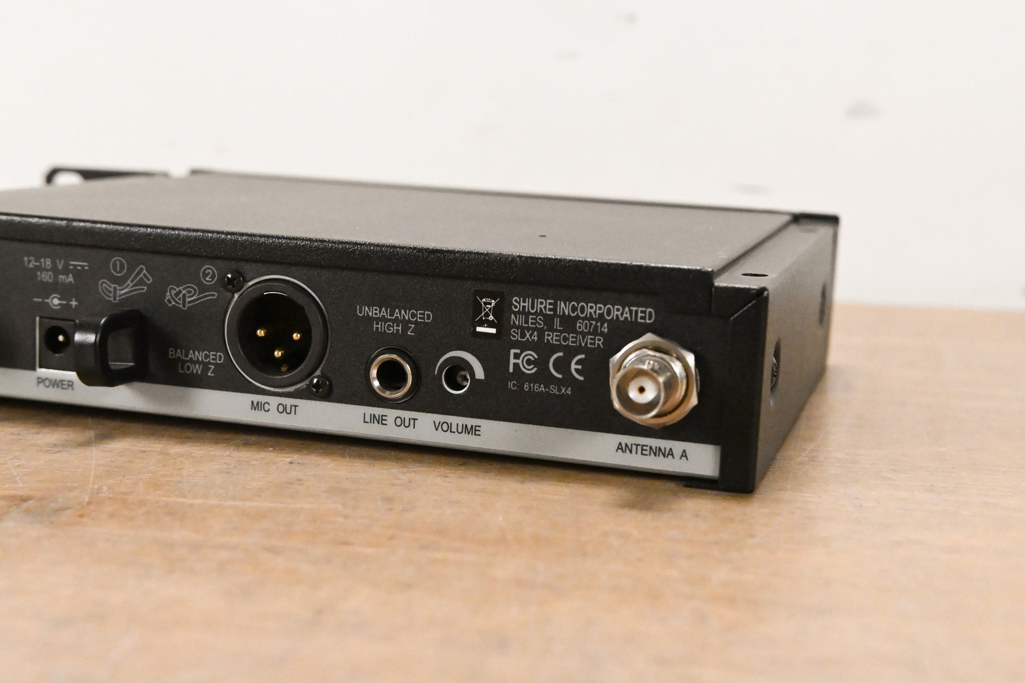 Shure SLX4 Wireless Receiver - H5 Band: 518-542 MHz (NO POWER SUPPLY)