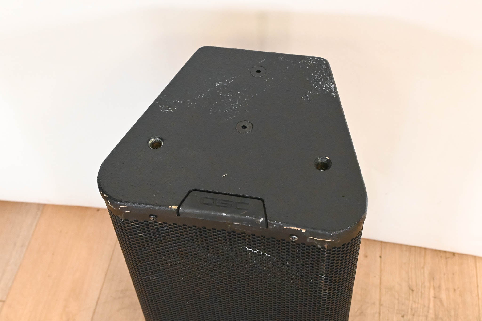 QSC AP-5102 2-Way Acoustic Performance Loudspeaker - Black