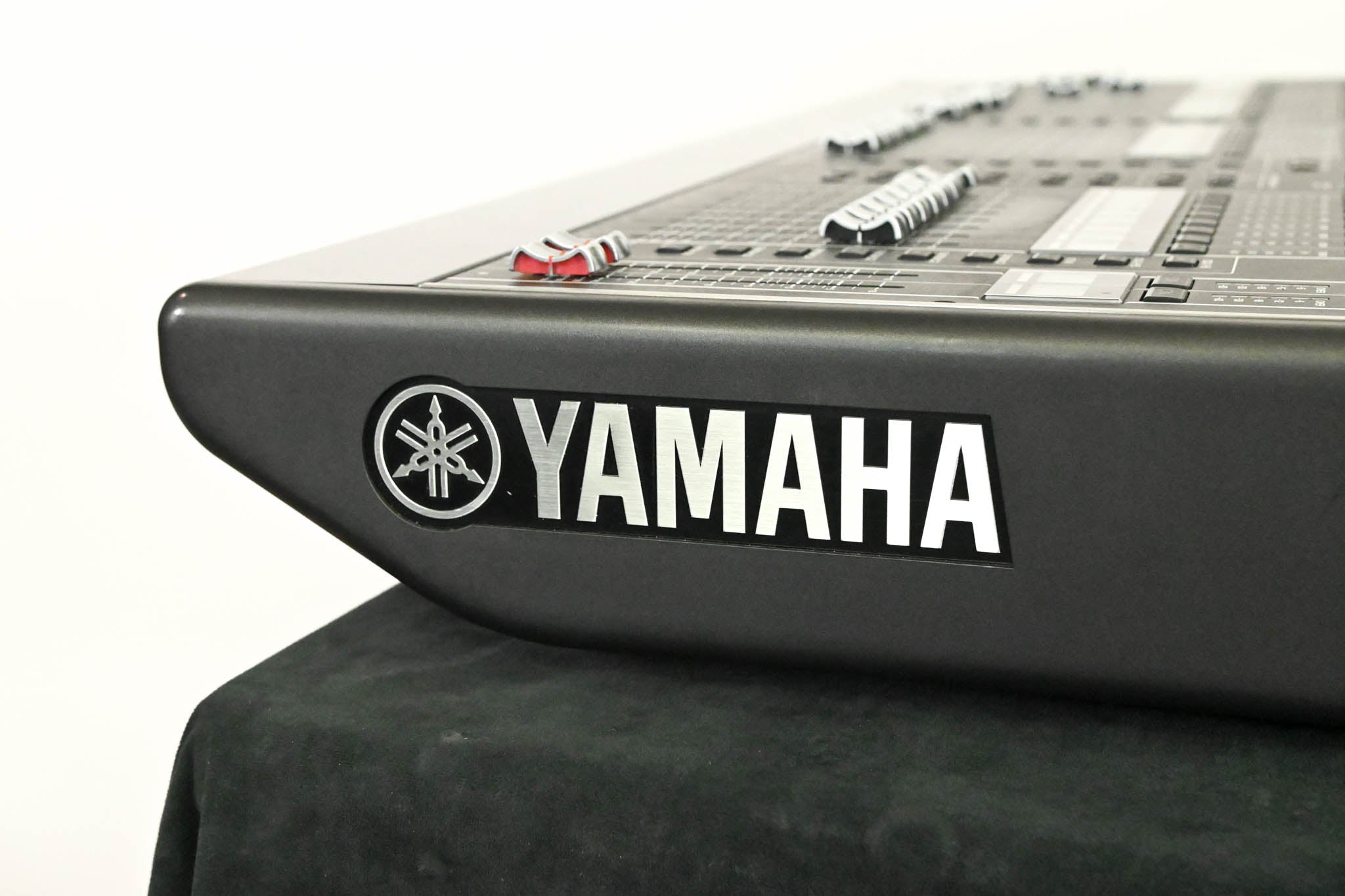 Yamaha CL5 72-Channel Digital Mixing Console