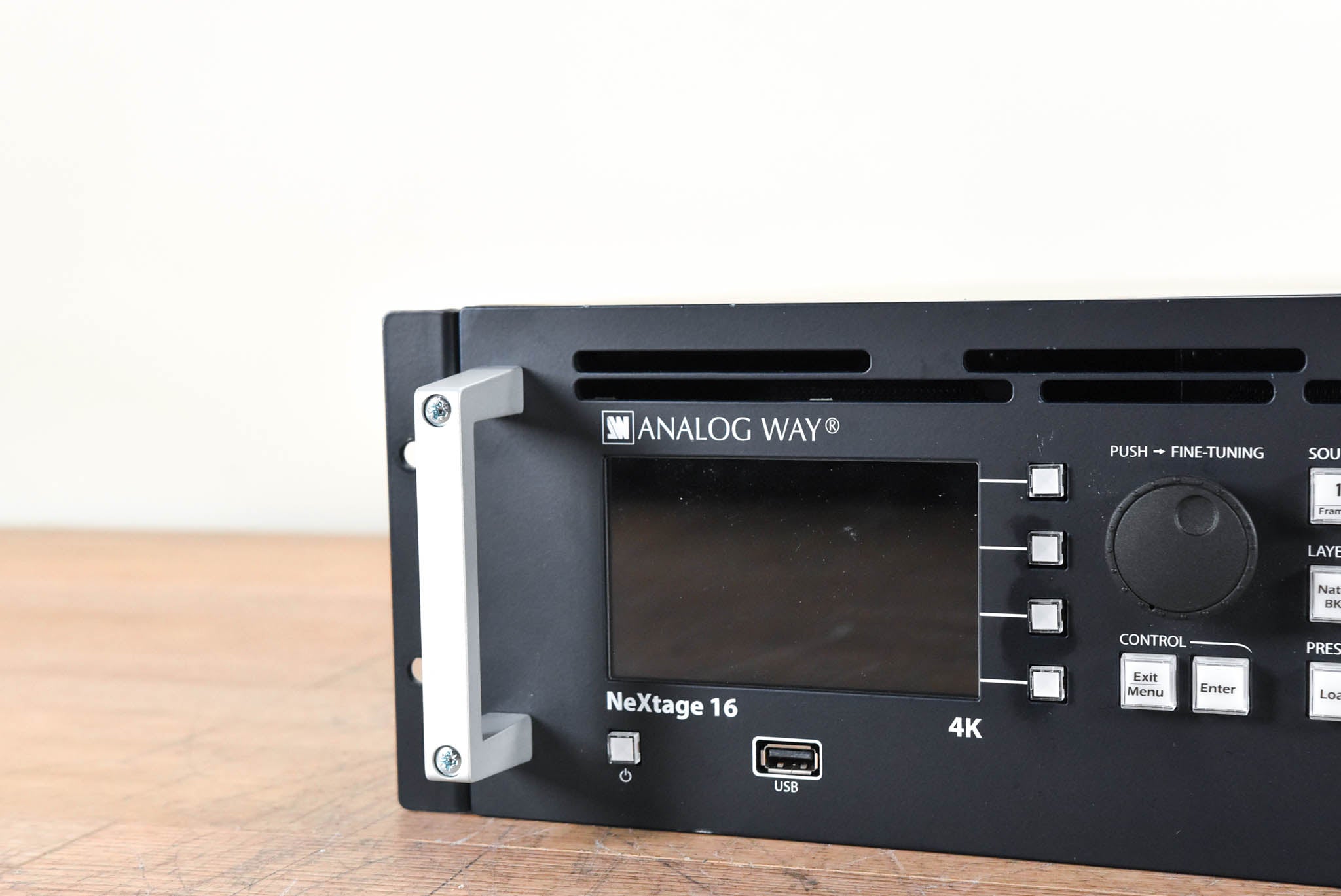 Analog Way NXT1604-4K NeXtage 16 4K Seamless Switcher