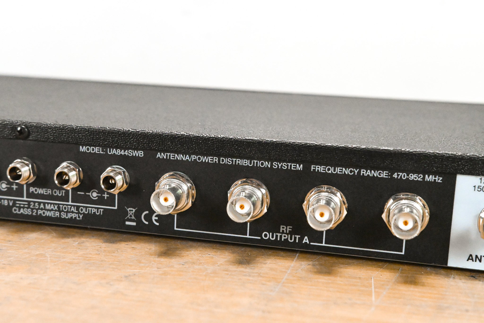 Shure UA844SWB Antenna Distribution System - 470-952 MHz (NO PSU)