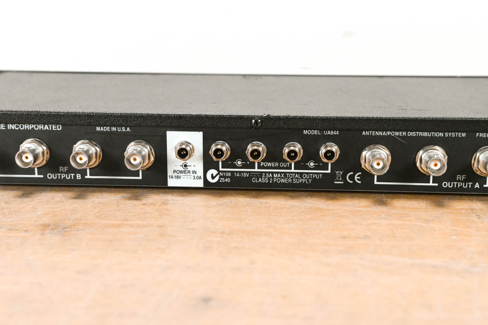 Shure UA844 Antenna Distribution System - 470-900 MHz (NO POWER SUPPLY)