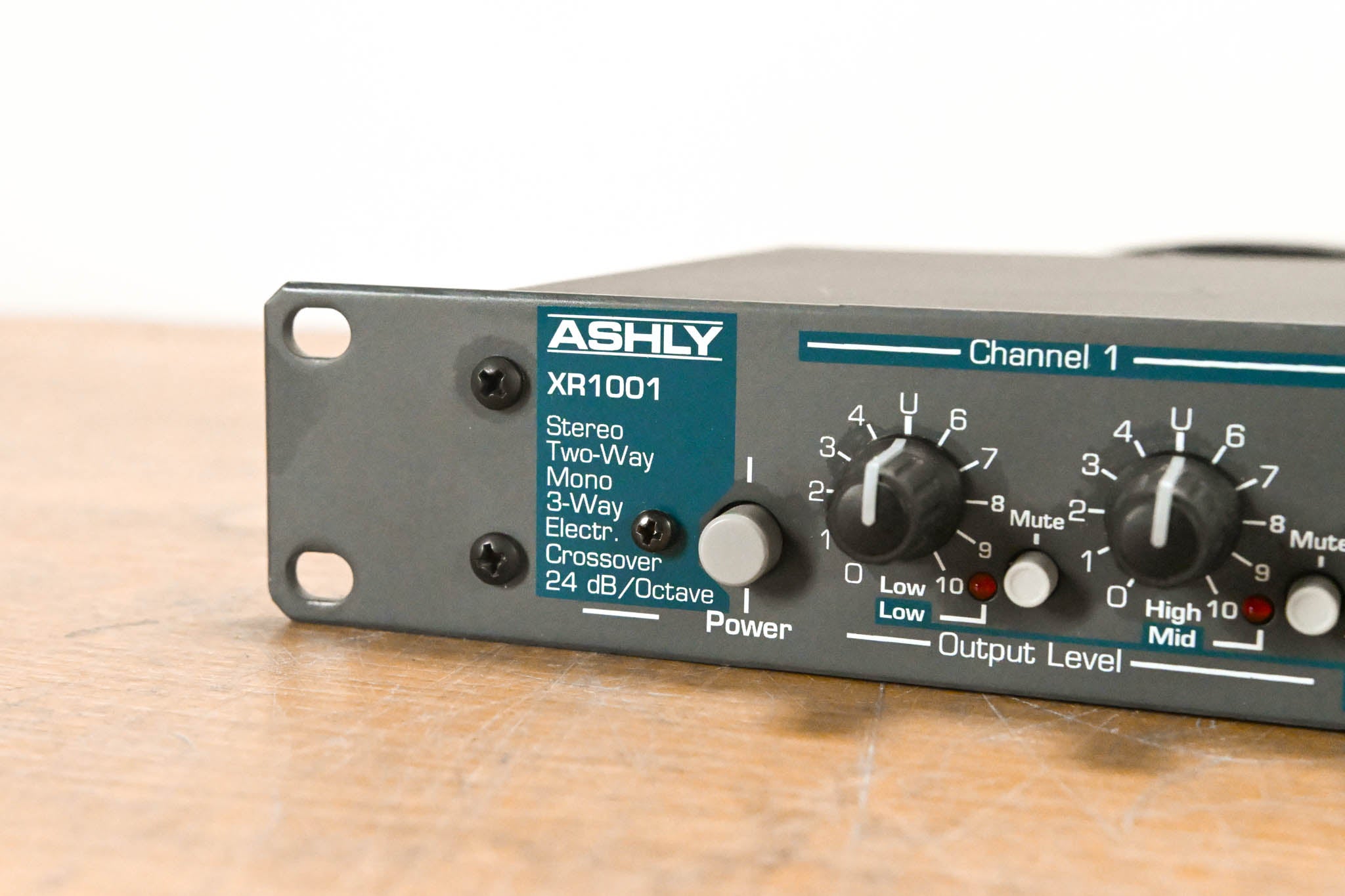 Ashly XR-1001 Stereo 2-Way, Mono 3-Way Crossover