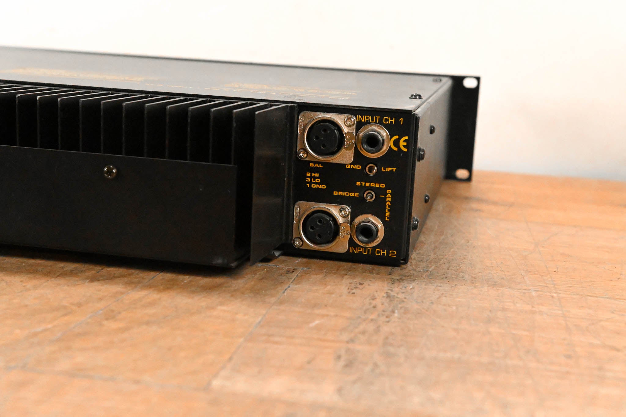 AB International 1650 2-Channel Power Amplifier