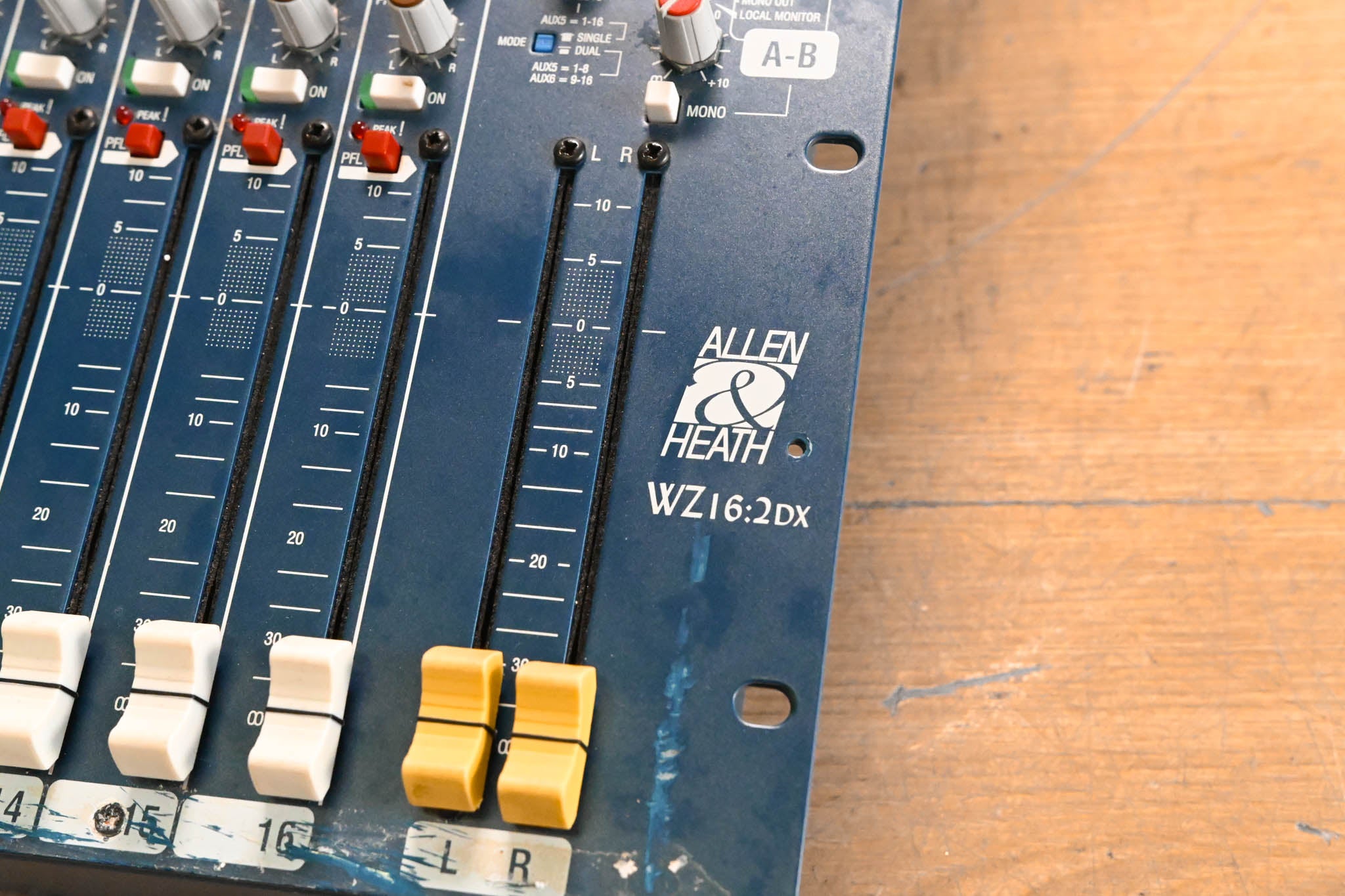 Allen & Heath MixWizard WZ16:2DX 16-Channel Audio Mixer