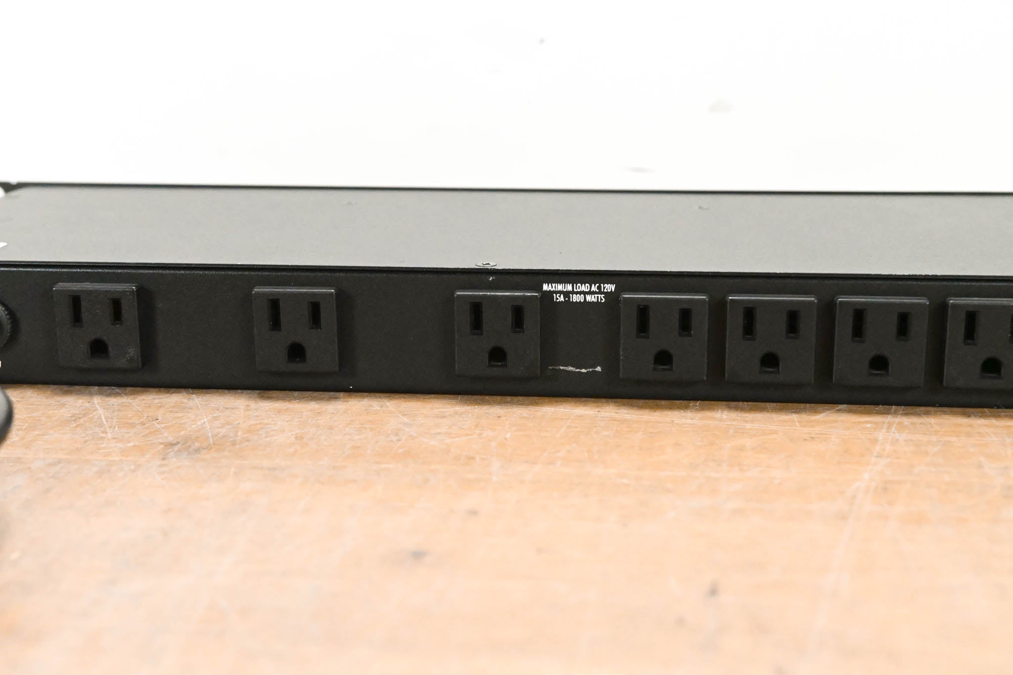Furman M-8Dx 9-Outlet Power Conditioner