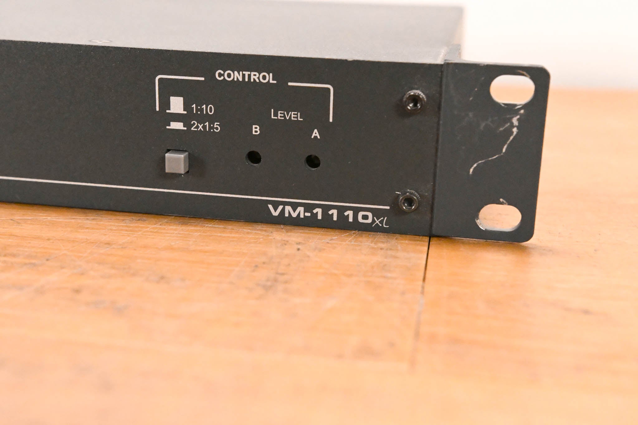 Kramer VM-1110XL 1:10 Balanced Mono Audio Distribution Amplifier