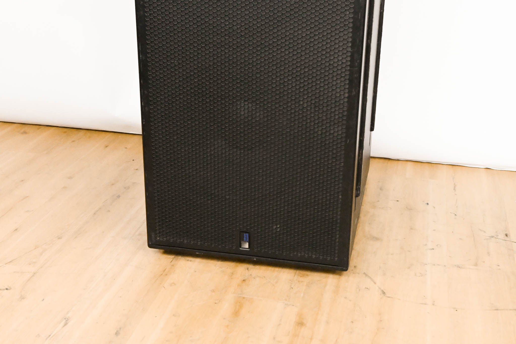 Meyer Sound 700-HP UltraHigh-Power Dual 18" Powered Subwoofer