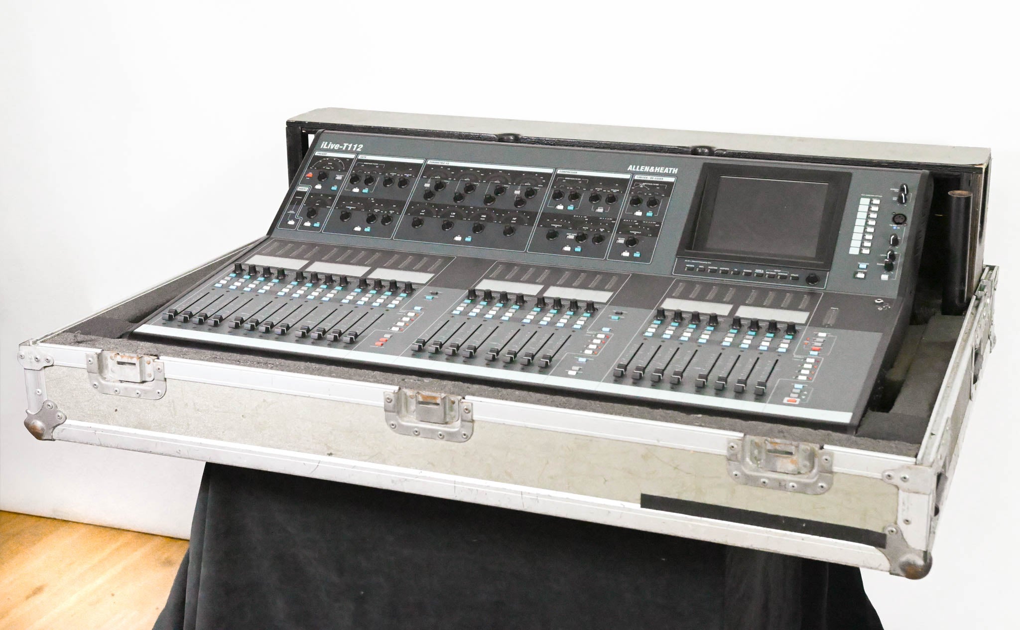 Allen & Heath iLive-T112 Console with Road Case and iDR-48 Stage Box
