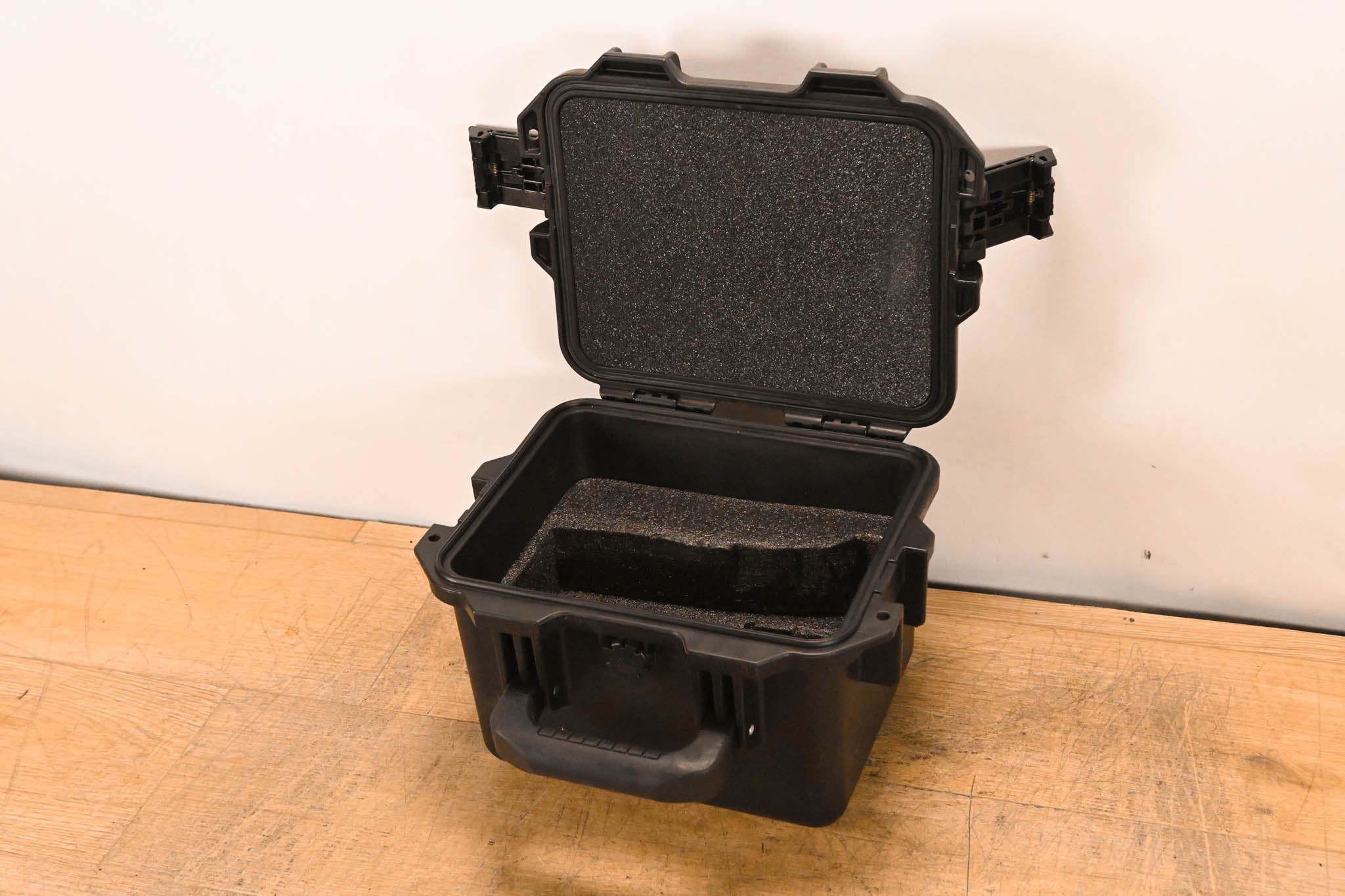 Pelican Storm Case iM2075 - Interior Dimensions: 9.5" x 7.5" x 7.25"