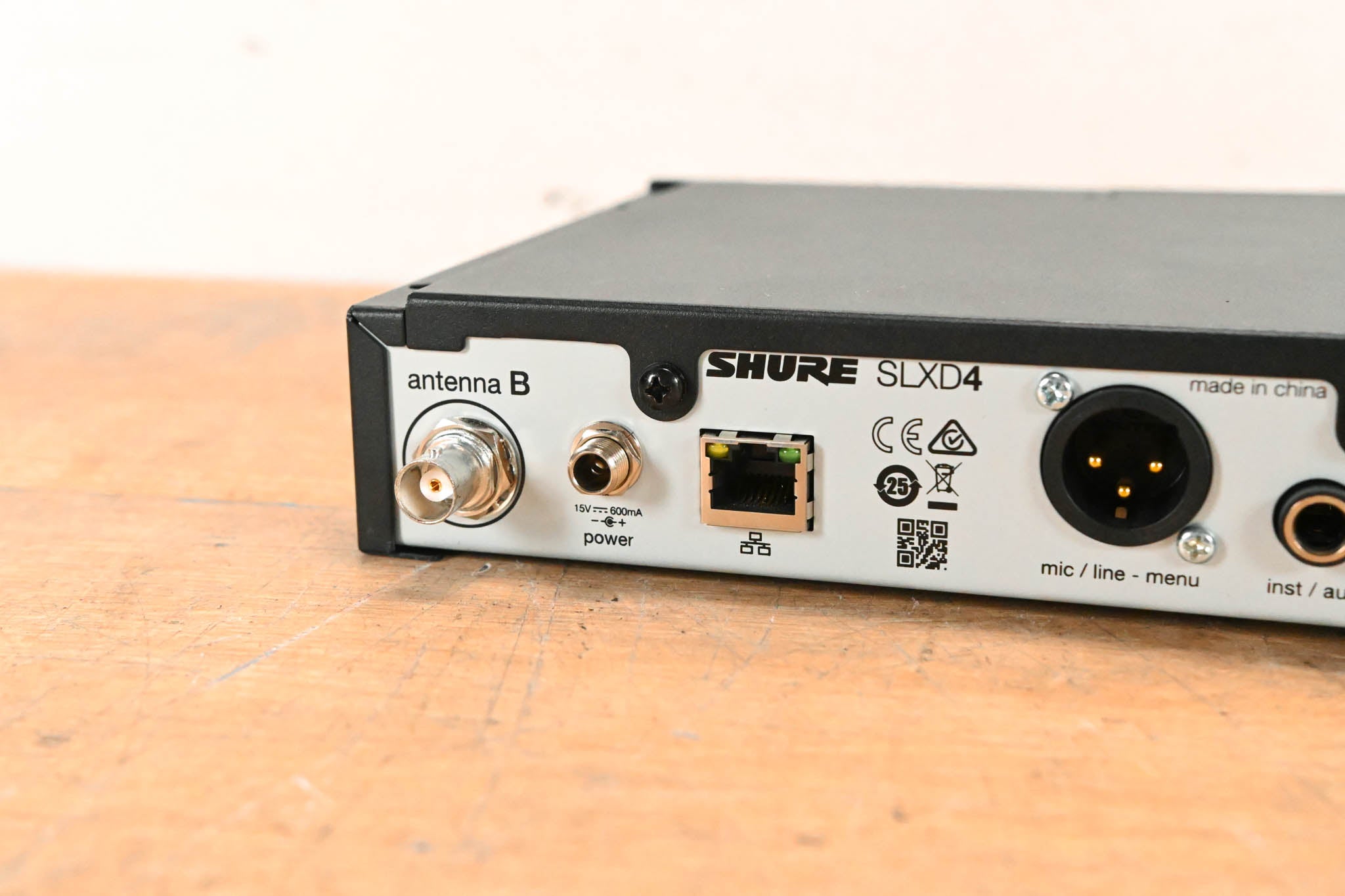 Shure SLXD4 Wireless Receiver - J52 Band: 558-602 / 614-616 MHz (NO PSU)