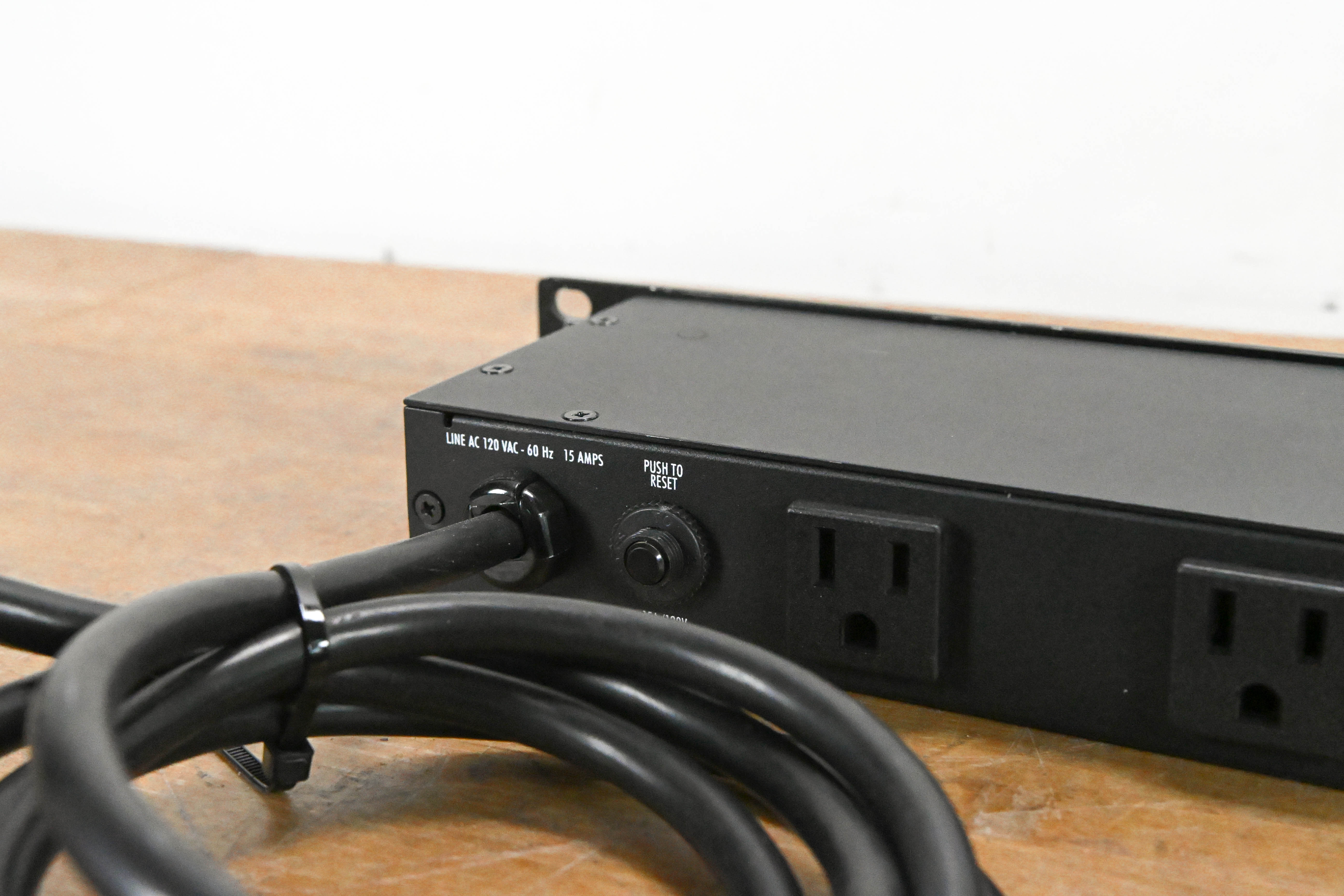 Furman M-8x2 8-Outlet Power Conditioner