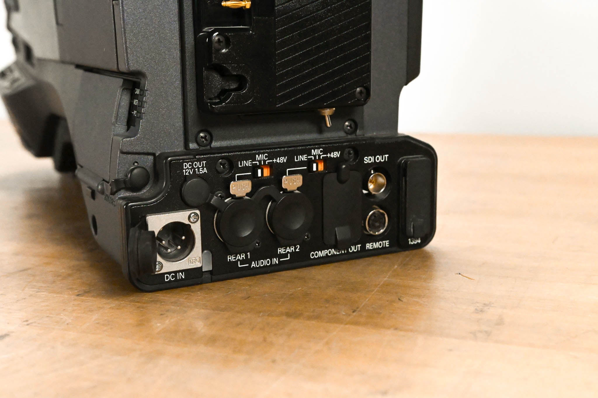 Panasonic AG-HPX500P 2/3" Shoulder-Mounted P2HD Camcorder