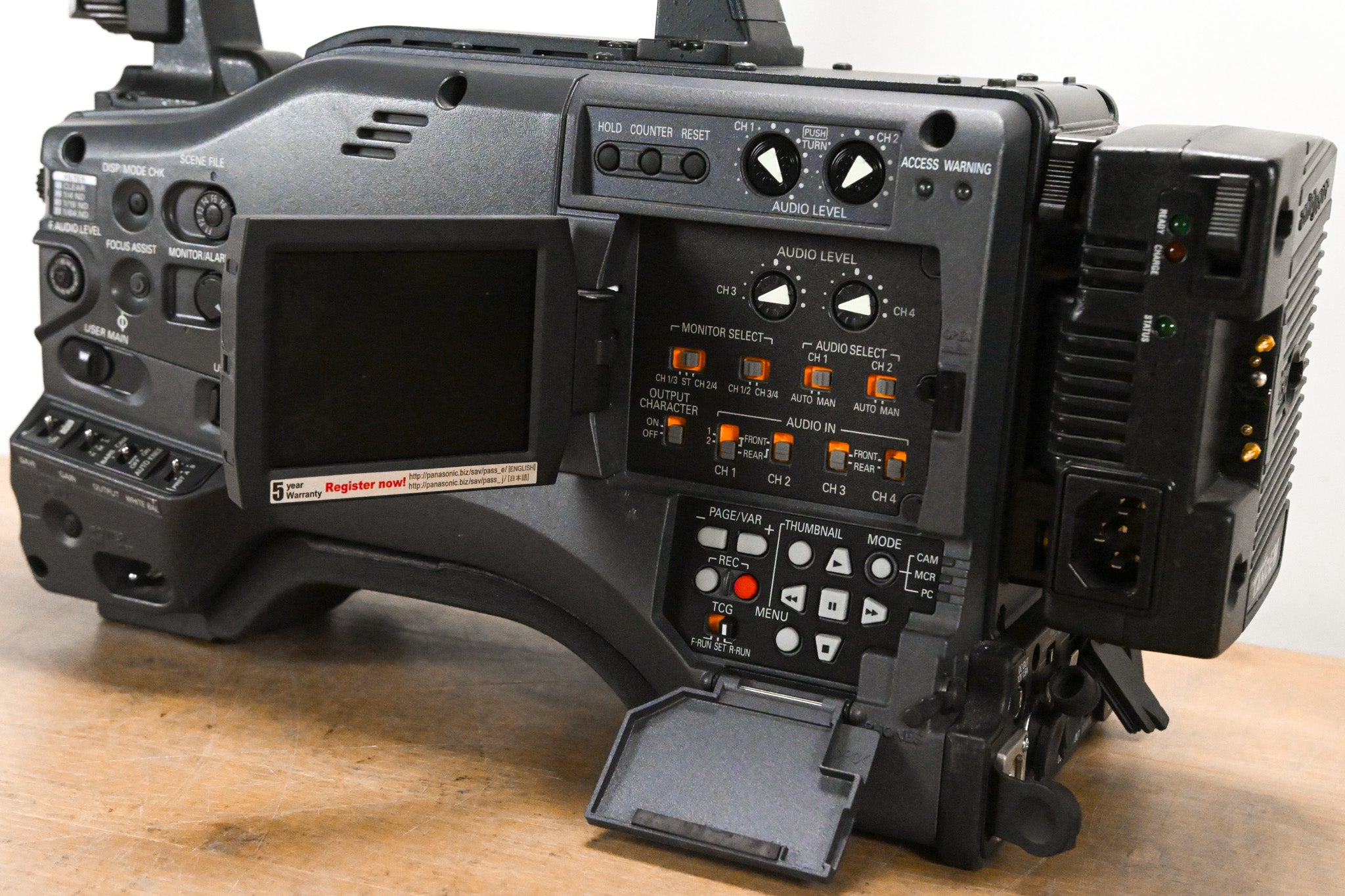 Panasonic AG-HPX500P 2/3" Shoulder-Mounted P2HD Camcorder