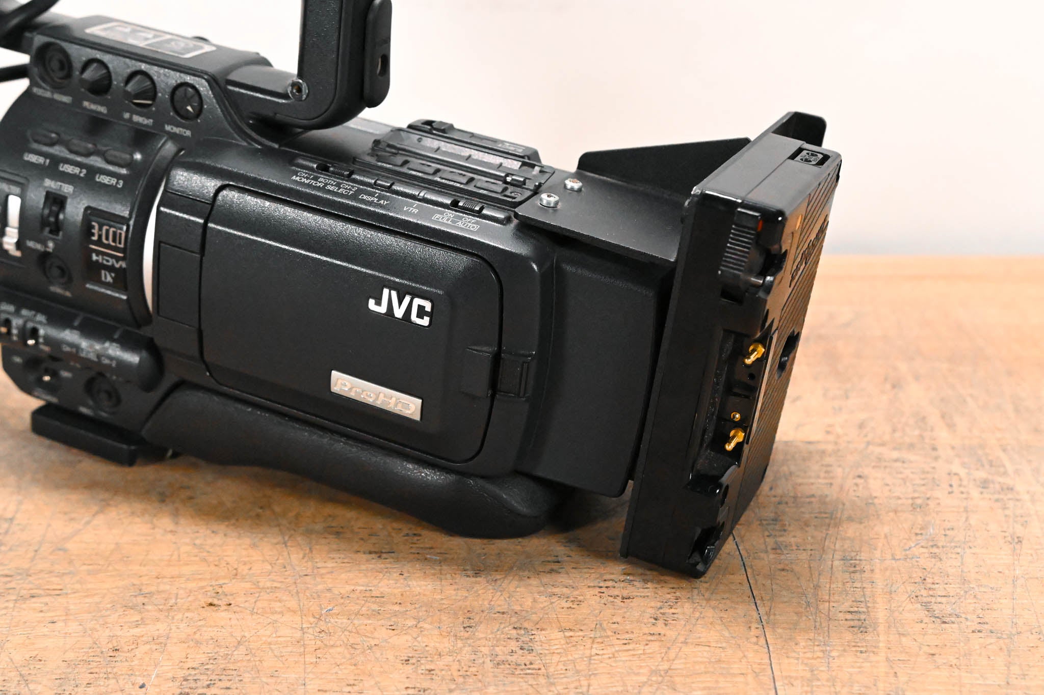 JVC GY-HD100 High Definition 3-CCD MiniDV Professional Camcorder
