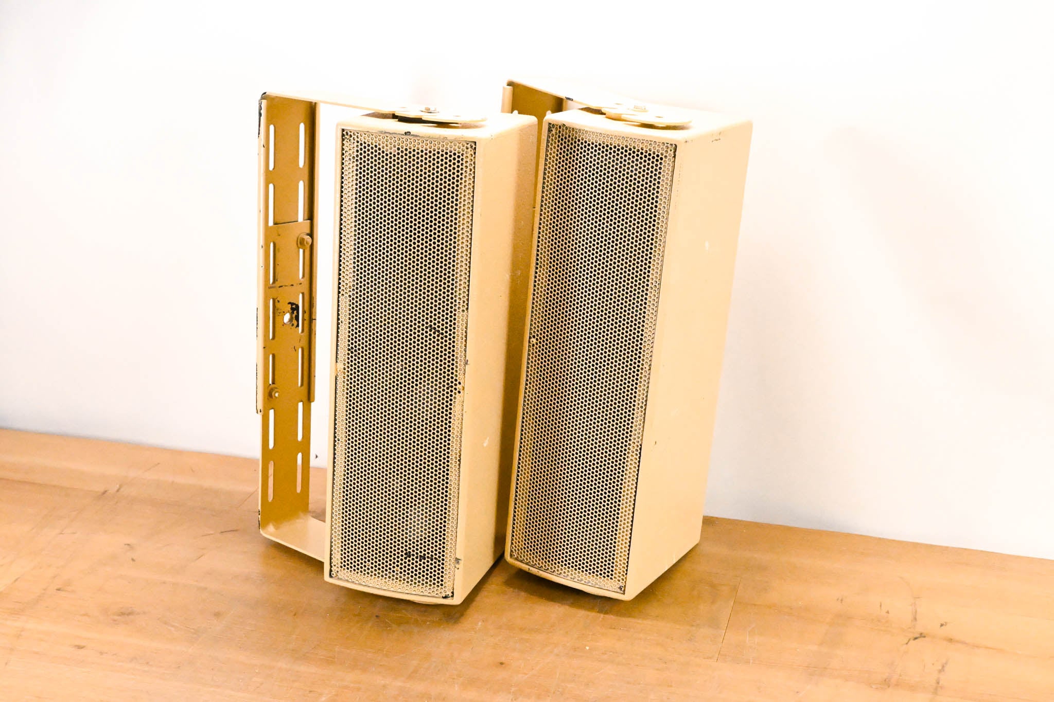 EAW UB52 Two-Way Full-Range Loudspeaker (PAIR)
