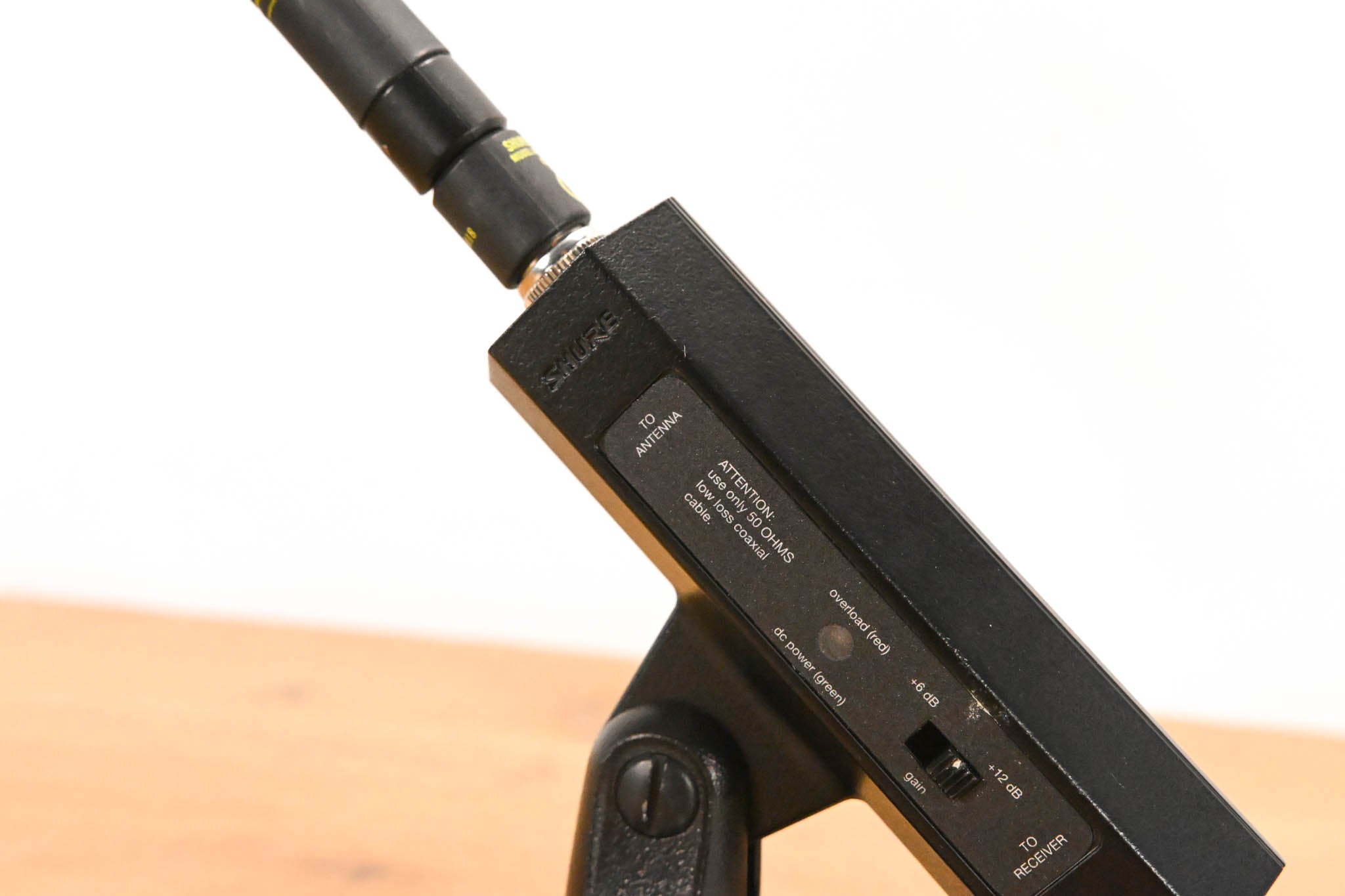 Shure UA834WB In-Line Antenna Amplifier with Stand - 470-900 MHz