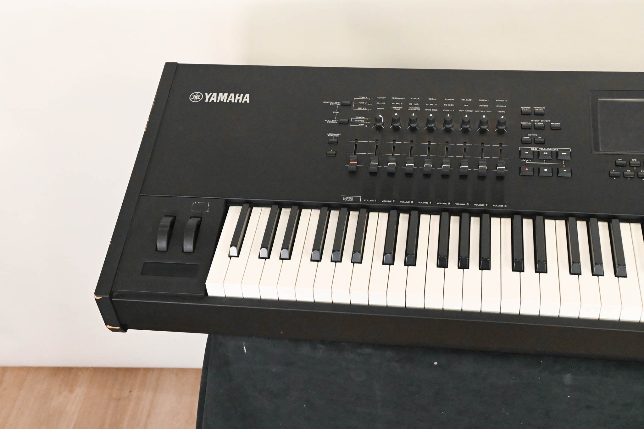 Yamaha MOTIF XF8 88-Key Workstation Keyboard