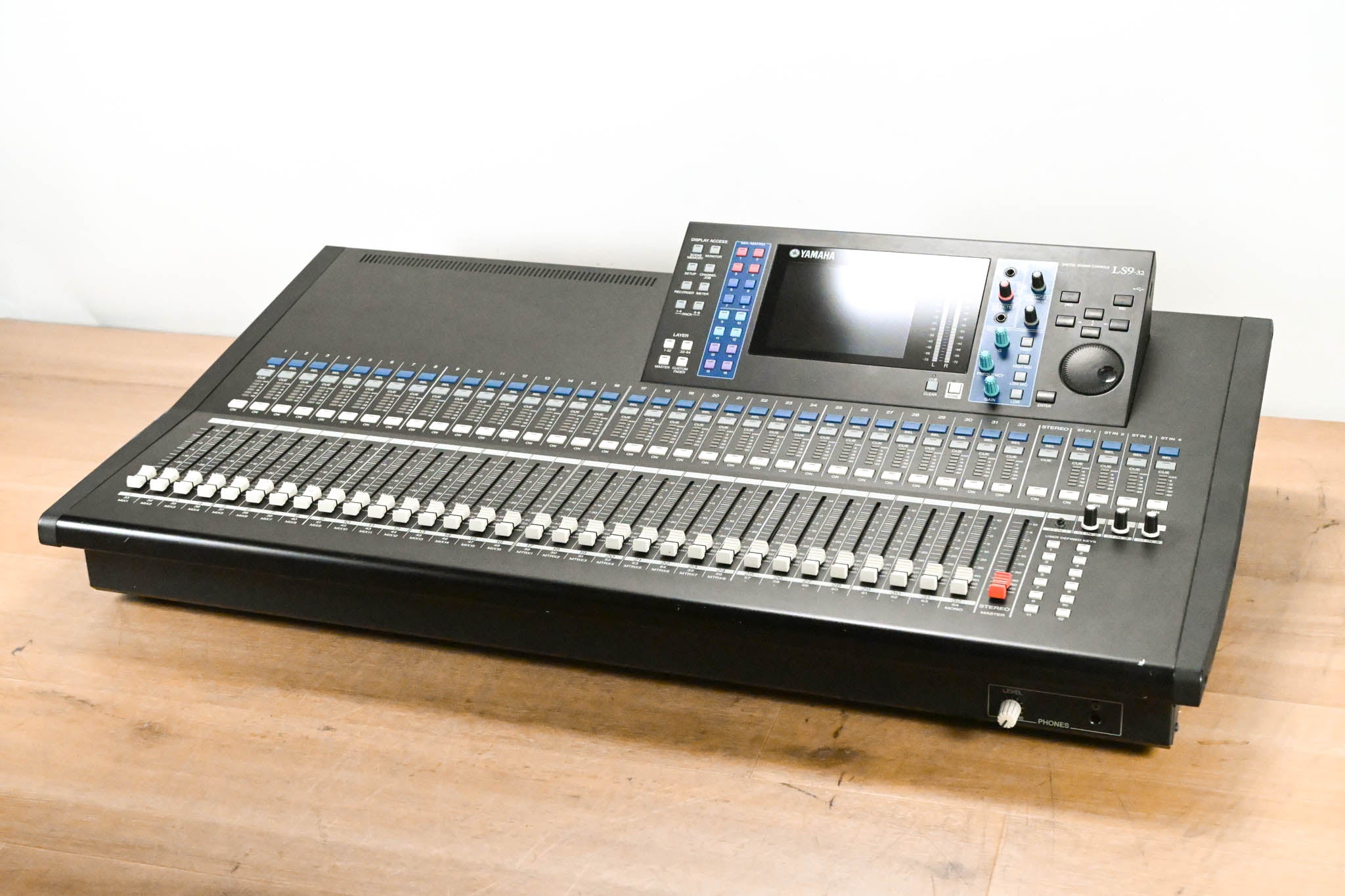 Yamaha LS9-32 32-Input Digital Mixing Console