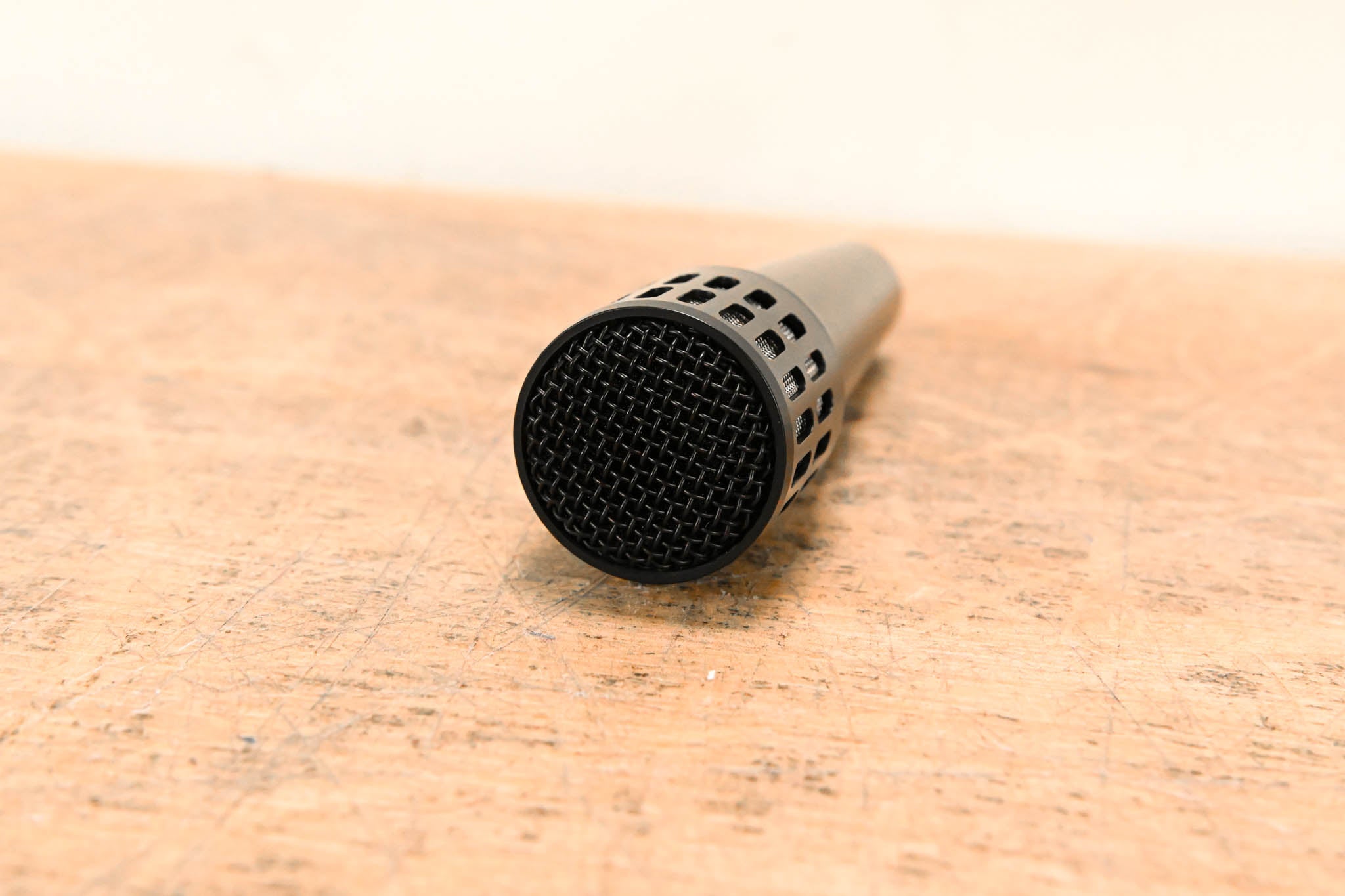 Audix i5 Cardioid Dynamic Instrument Microphone w/ CabGrabber Mic Clamp