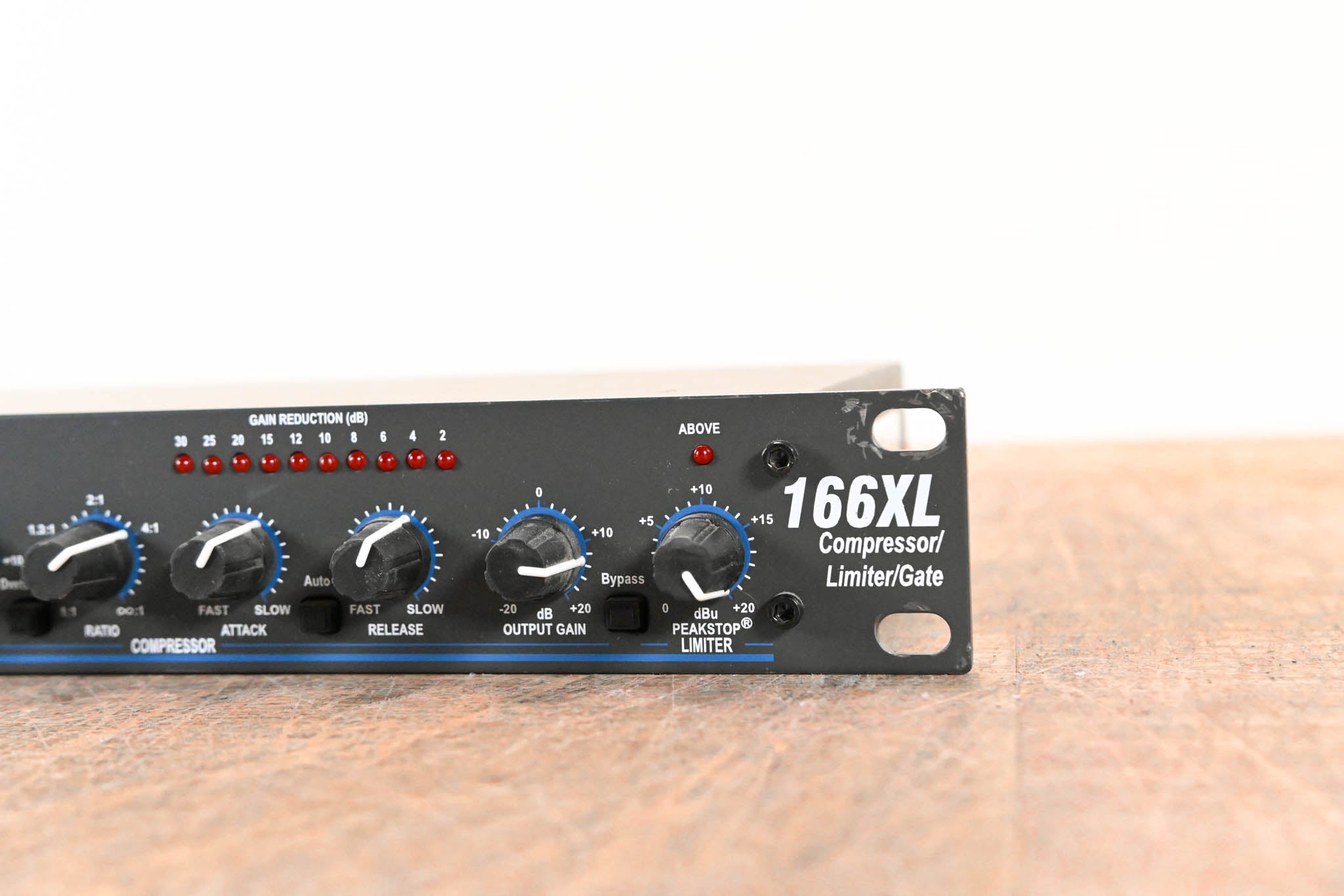 dbx 166XL 2-Channel Compressor/Limiter/Gate