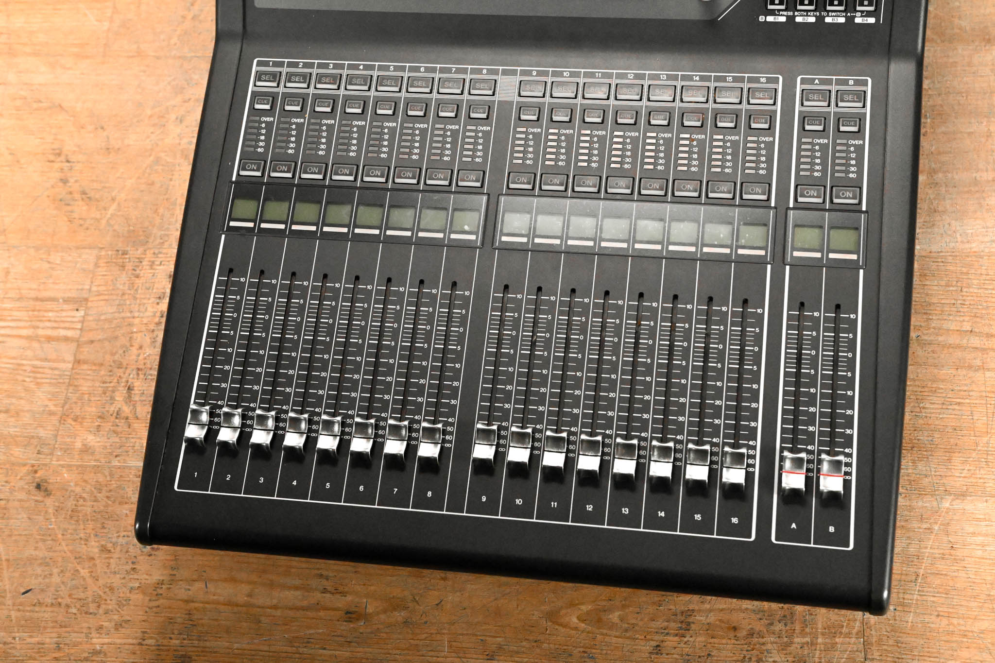 Yamaha QL1 16-Input / 8-Output Digital Mixing Console