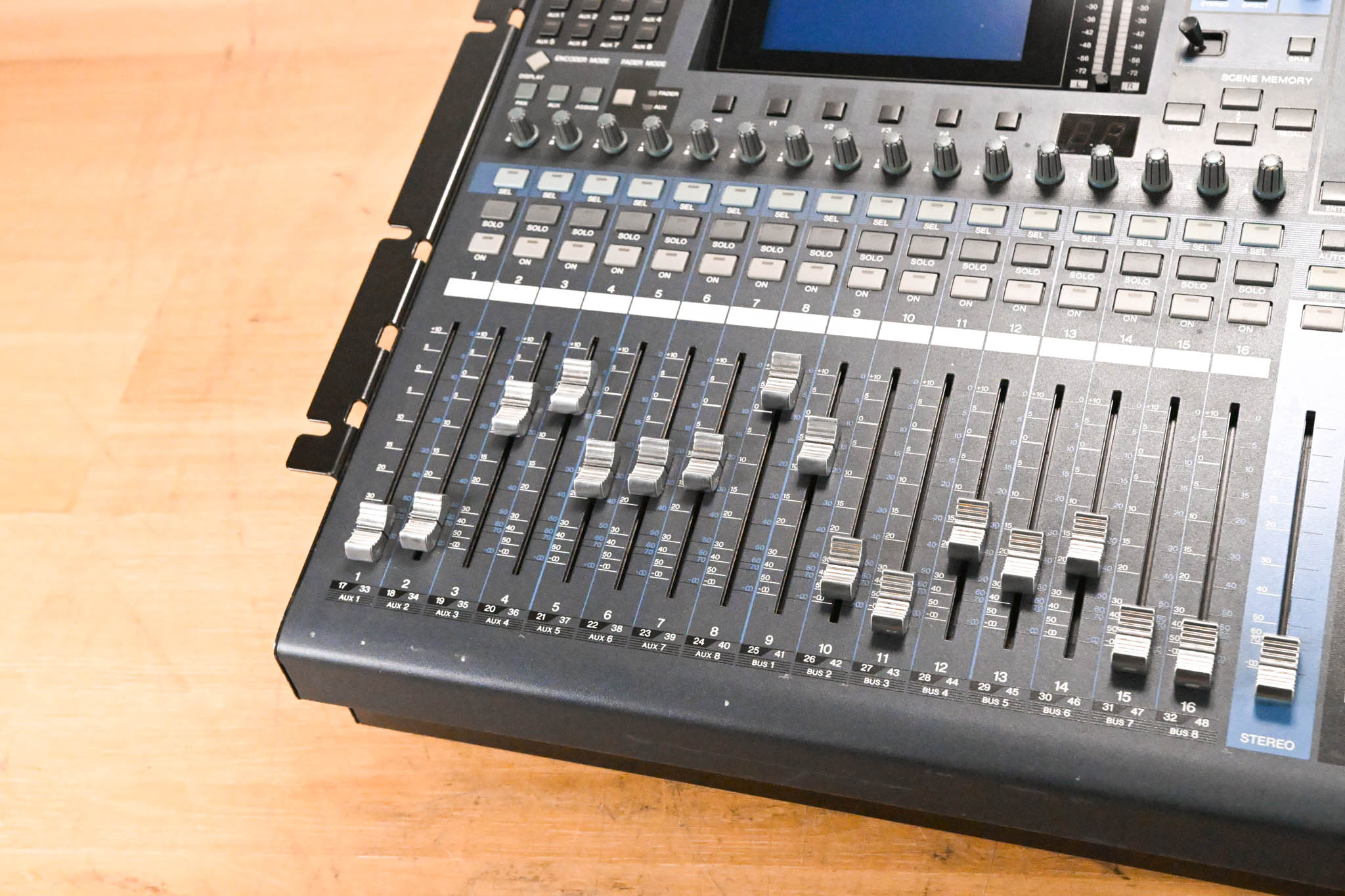 Yamaha DM1000 48-Channel Digital Audio Mixing Console